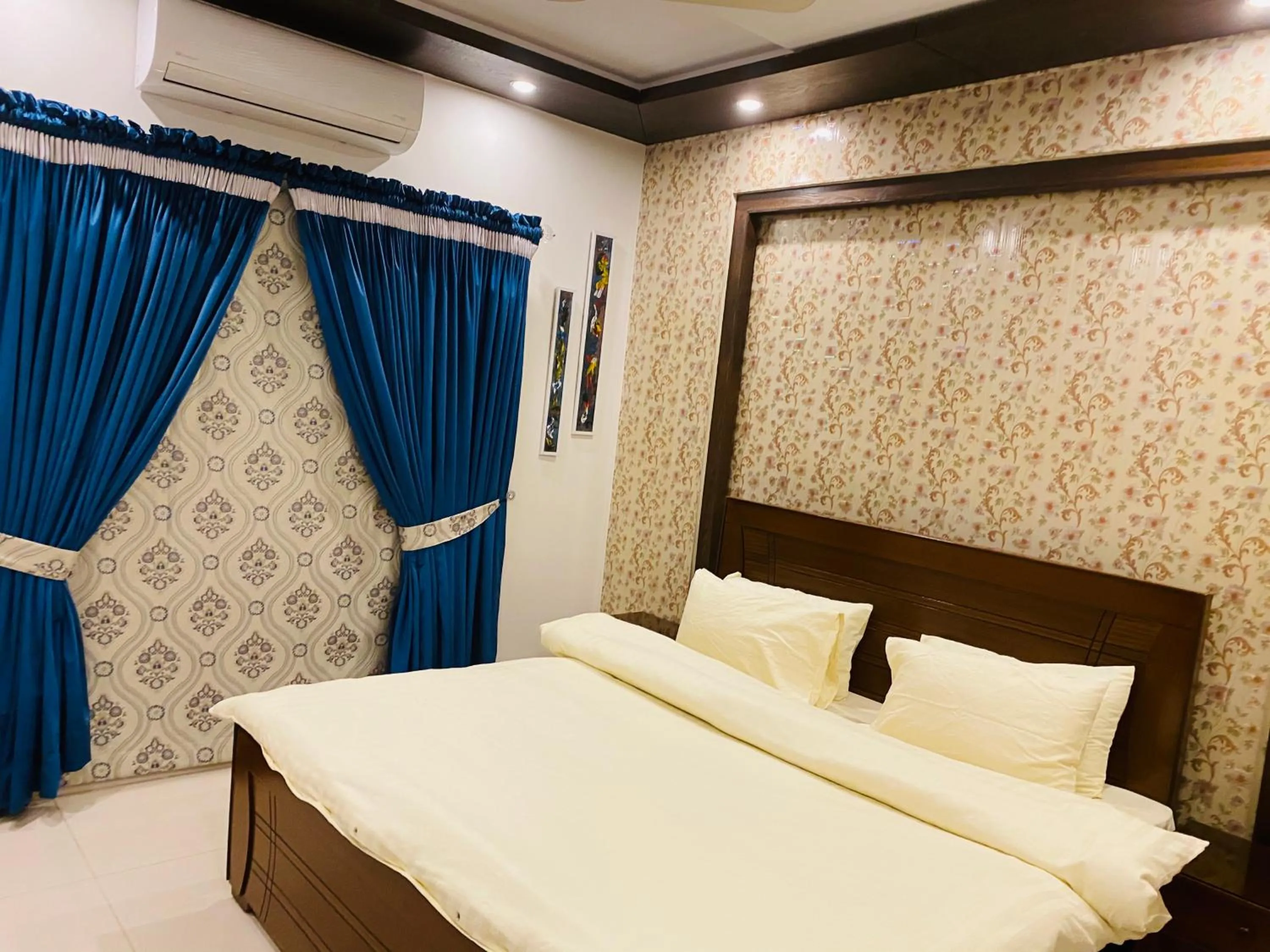 Bed in Vactional Villa Dha Phase 6 Lahore ,Three Bed Room Full House