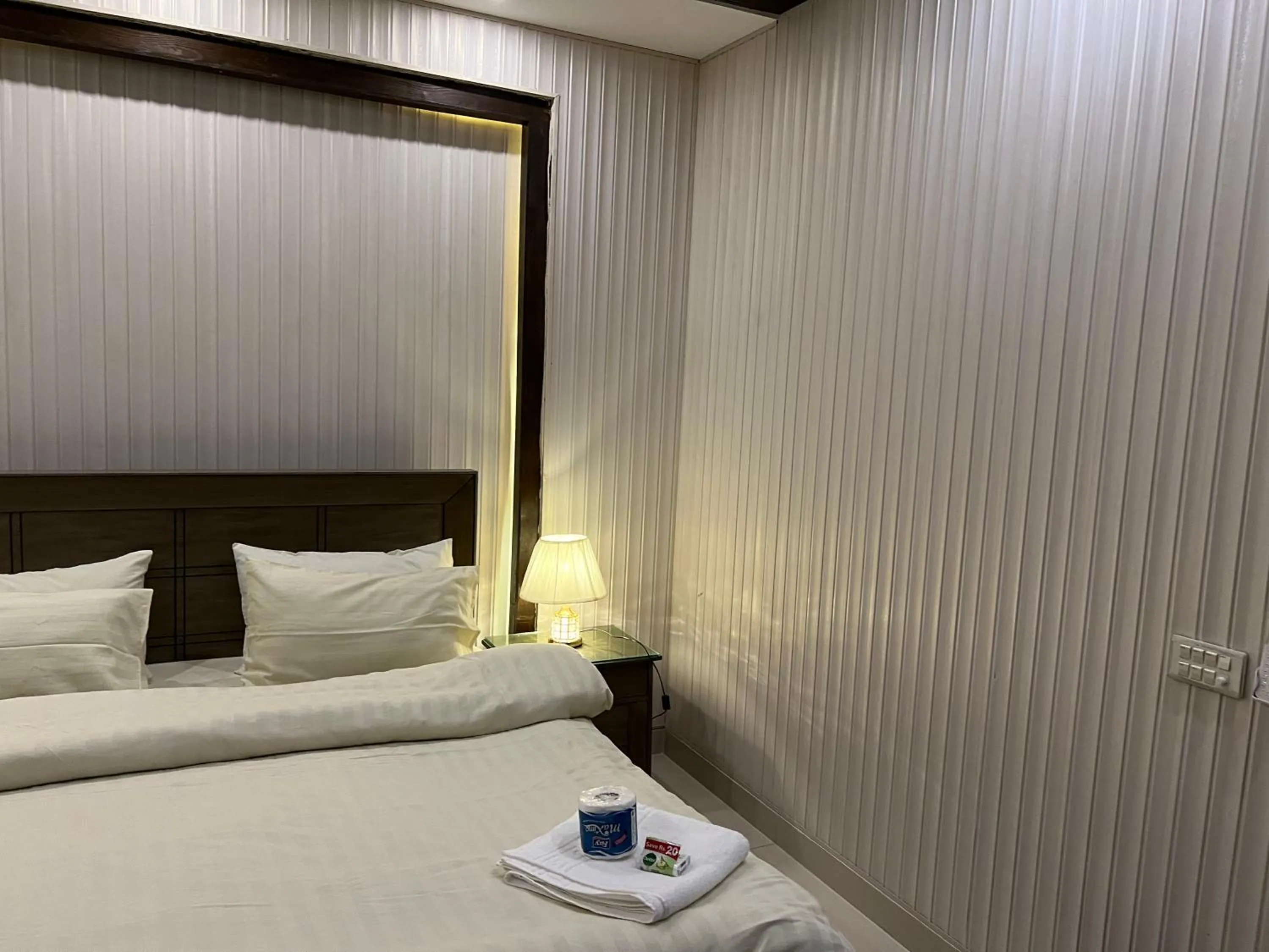 Bed in Vactional Villa Dha Phase 6 Lahore ,Three Bed Room Full House