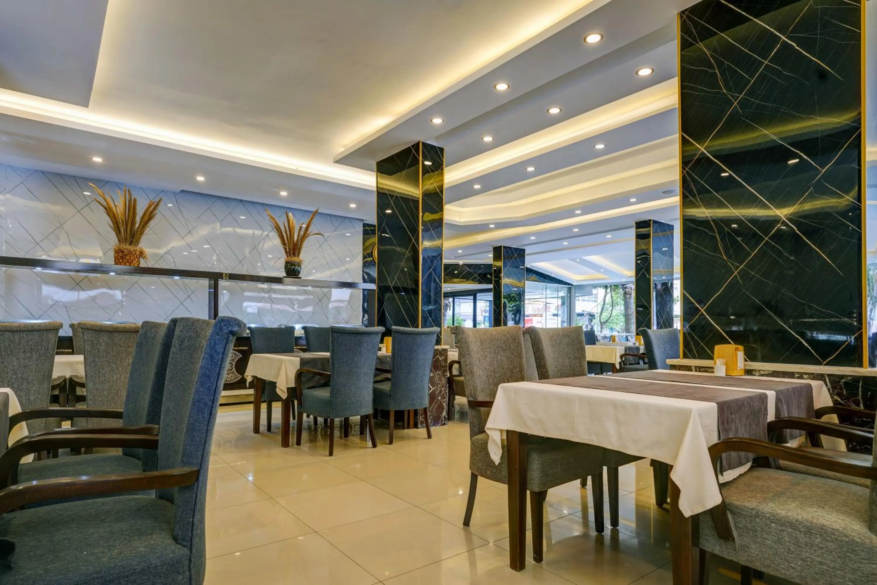 Restaurant/places to eat in Kleopatra Arsi Hotel