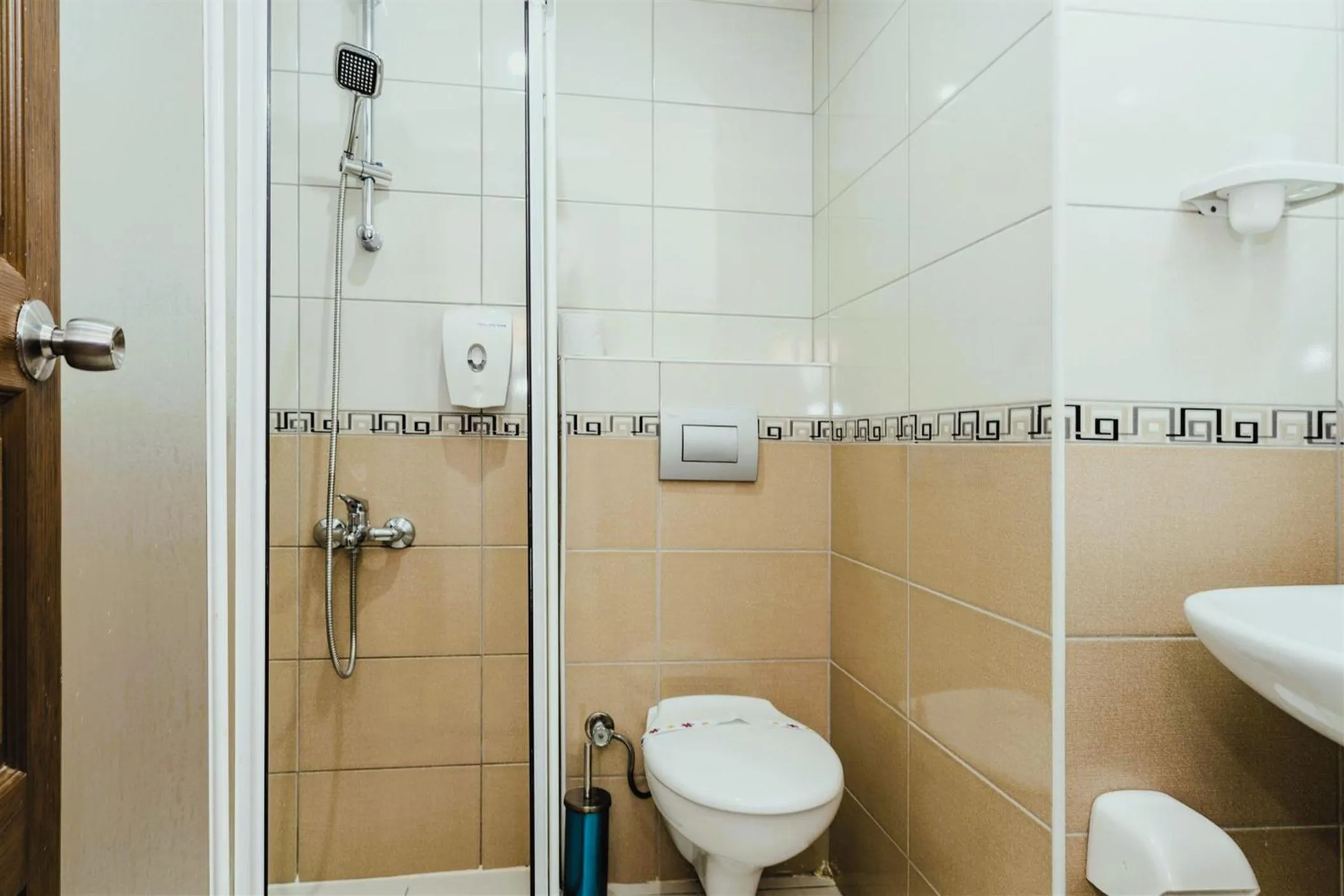 Shower in Kleopatra Arsi Hotel