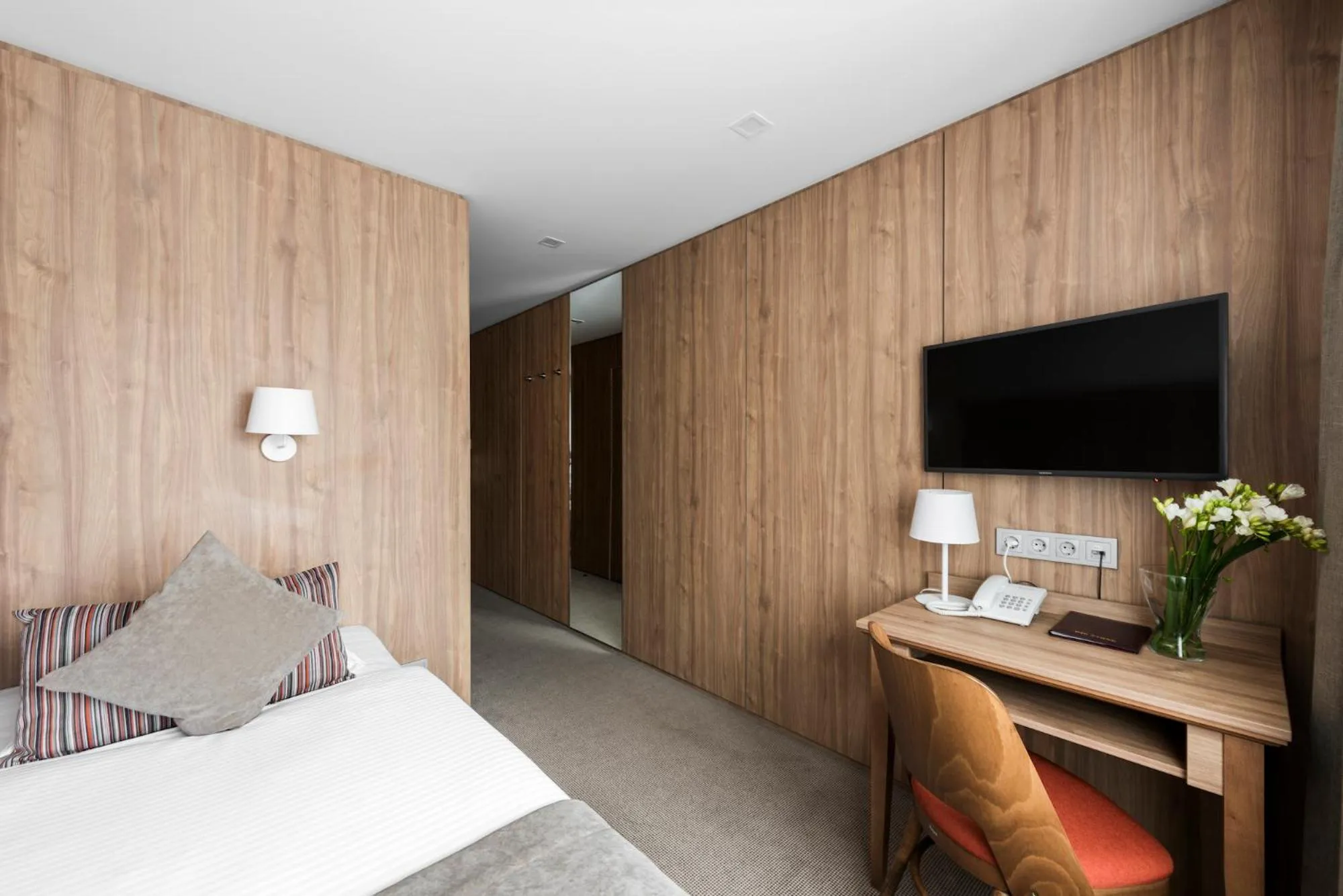 Bedroom, Bed in Big Stone