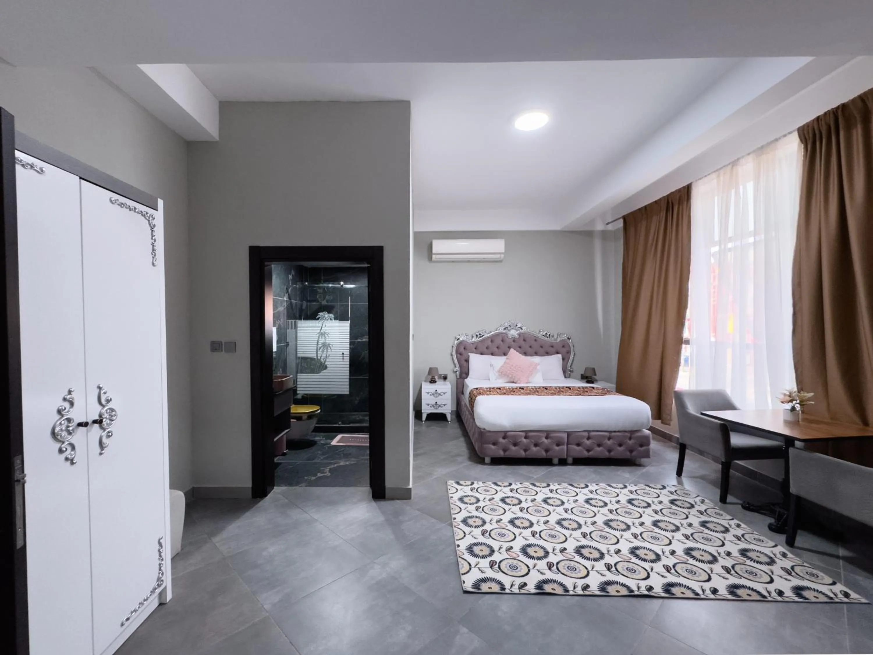 Bed in Euro Homes Hotel