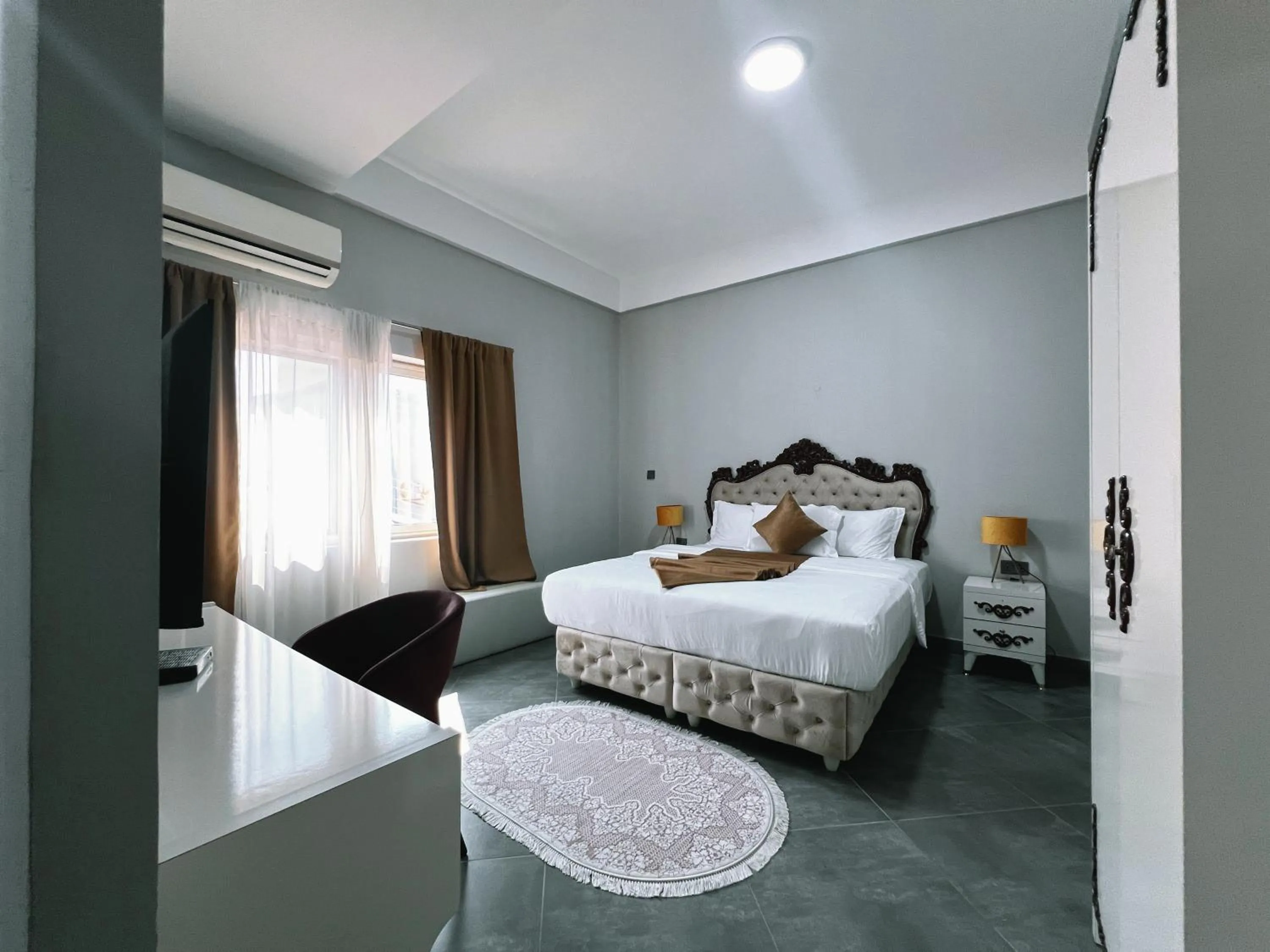 Bed in Euro Homes Hotel