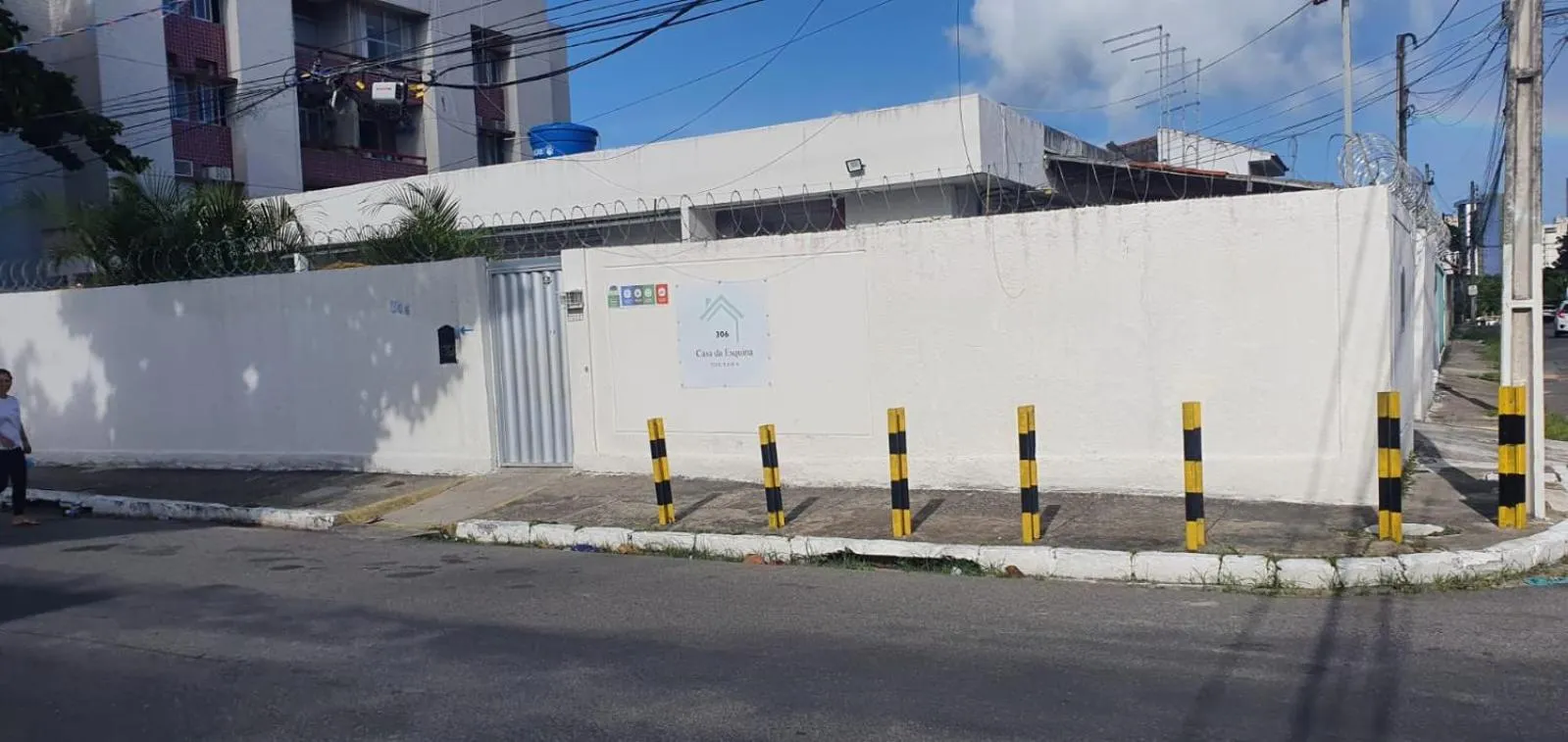Facade/entrance in Casa da Esquina Pousada
