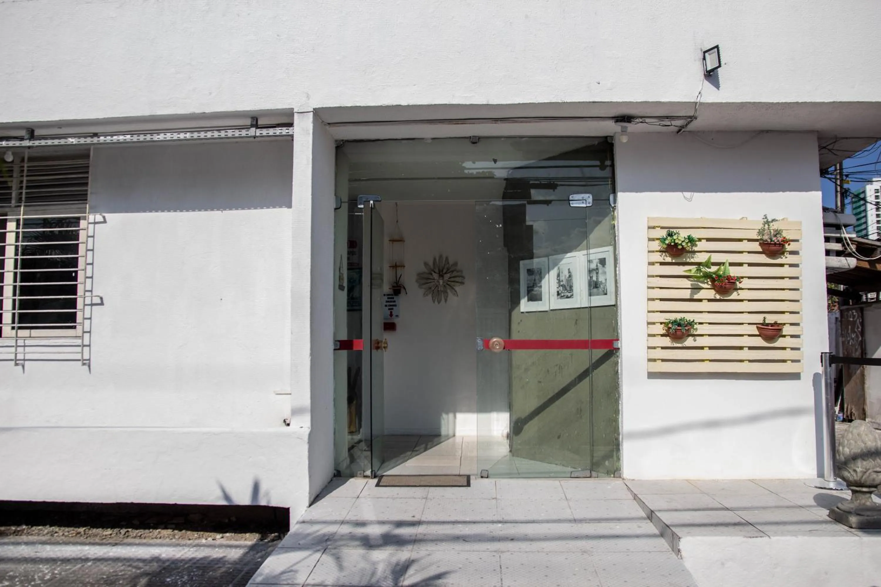 Facade/entrance in Casa da Esquina Pousada