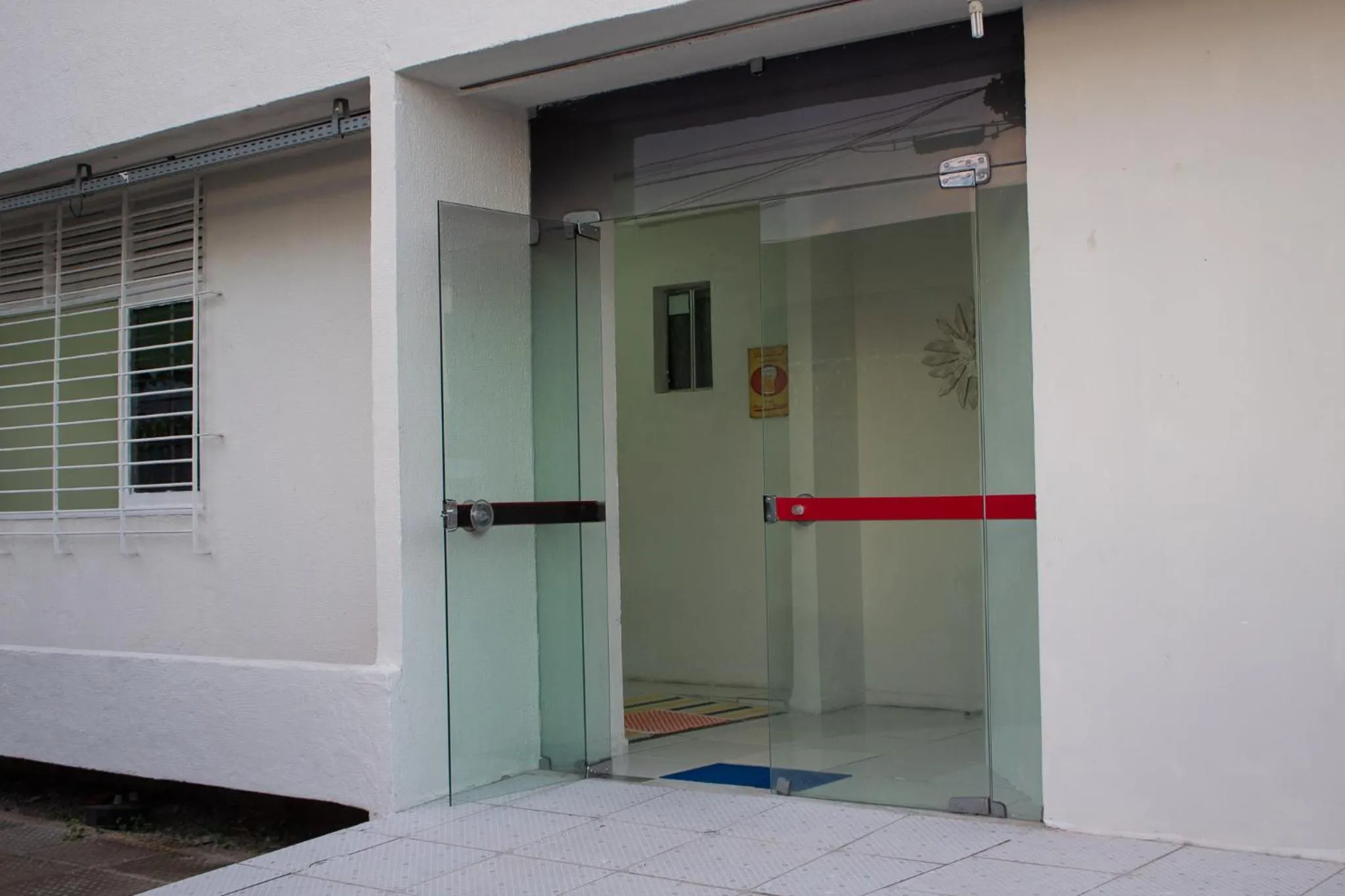 Facade/entrance in Casa da Esquina Pousada