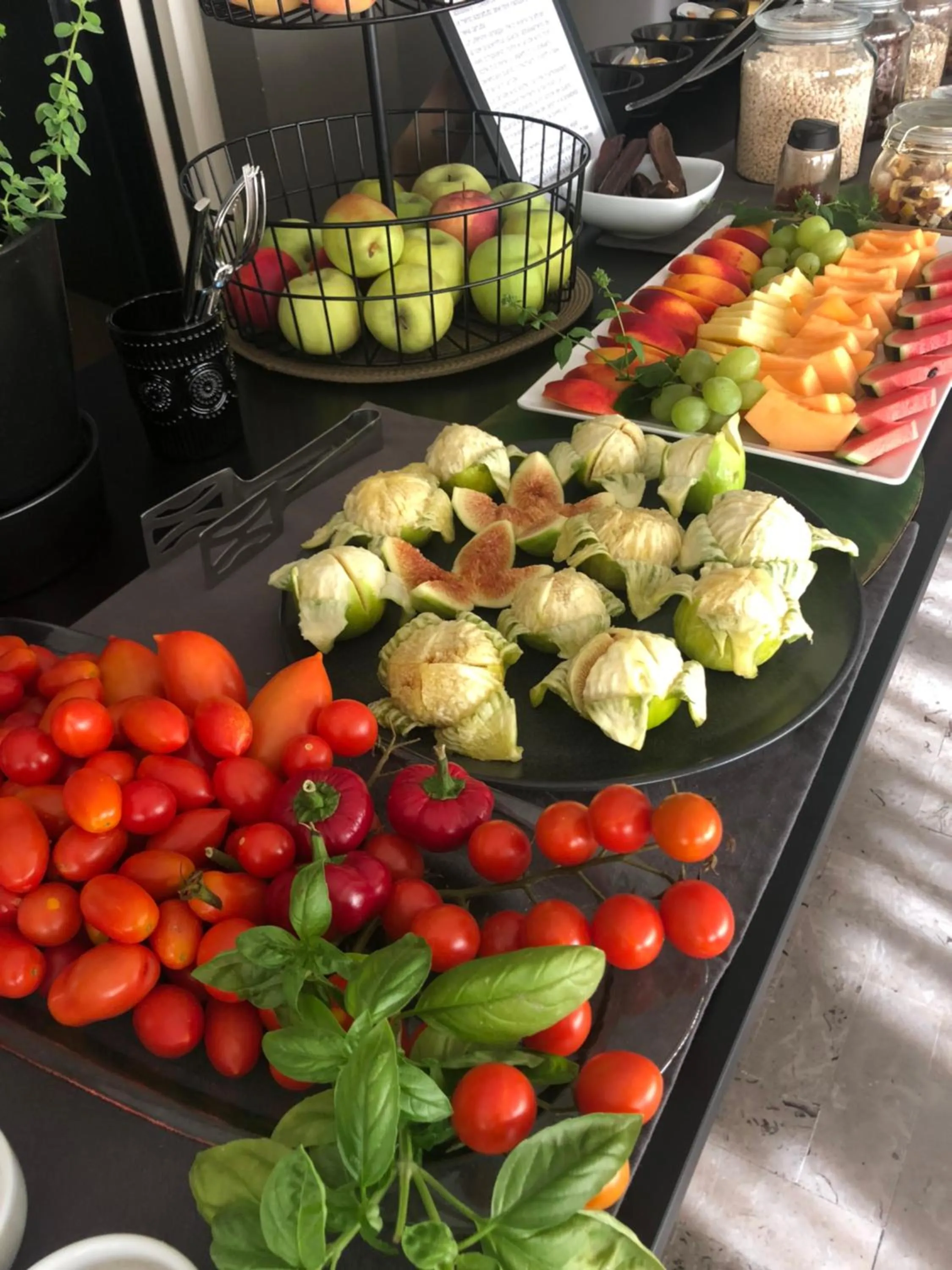 Food and drinks in Hotel Aplo - Breakfast Experience