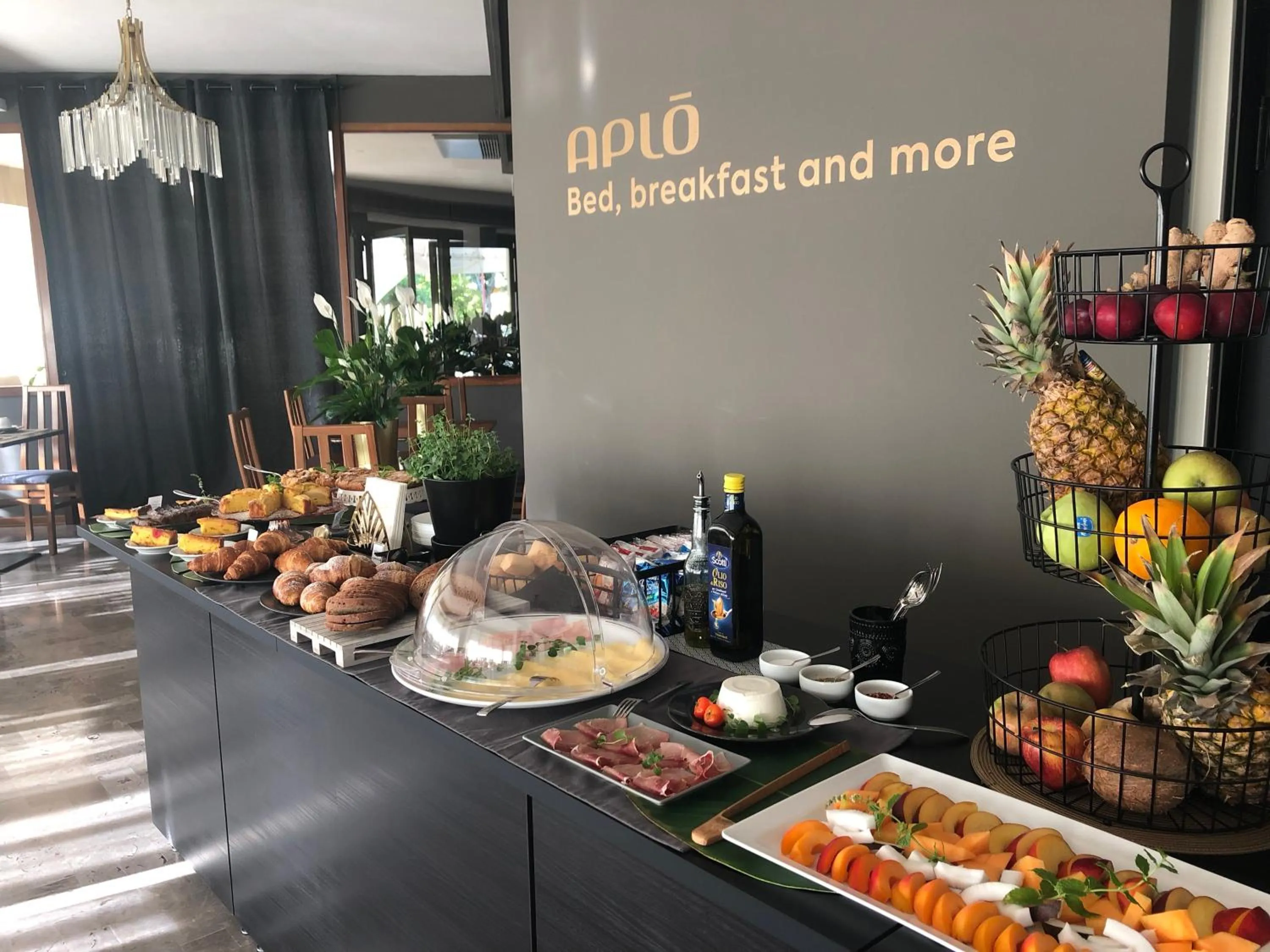 Food and drinks in Hotel Aplo - Breakfast Experience
