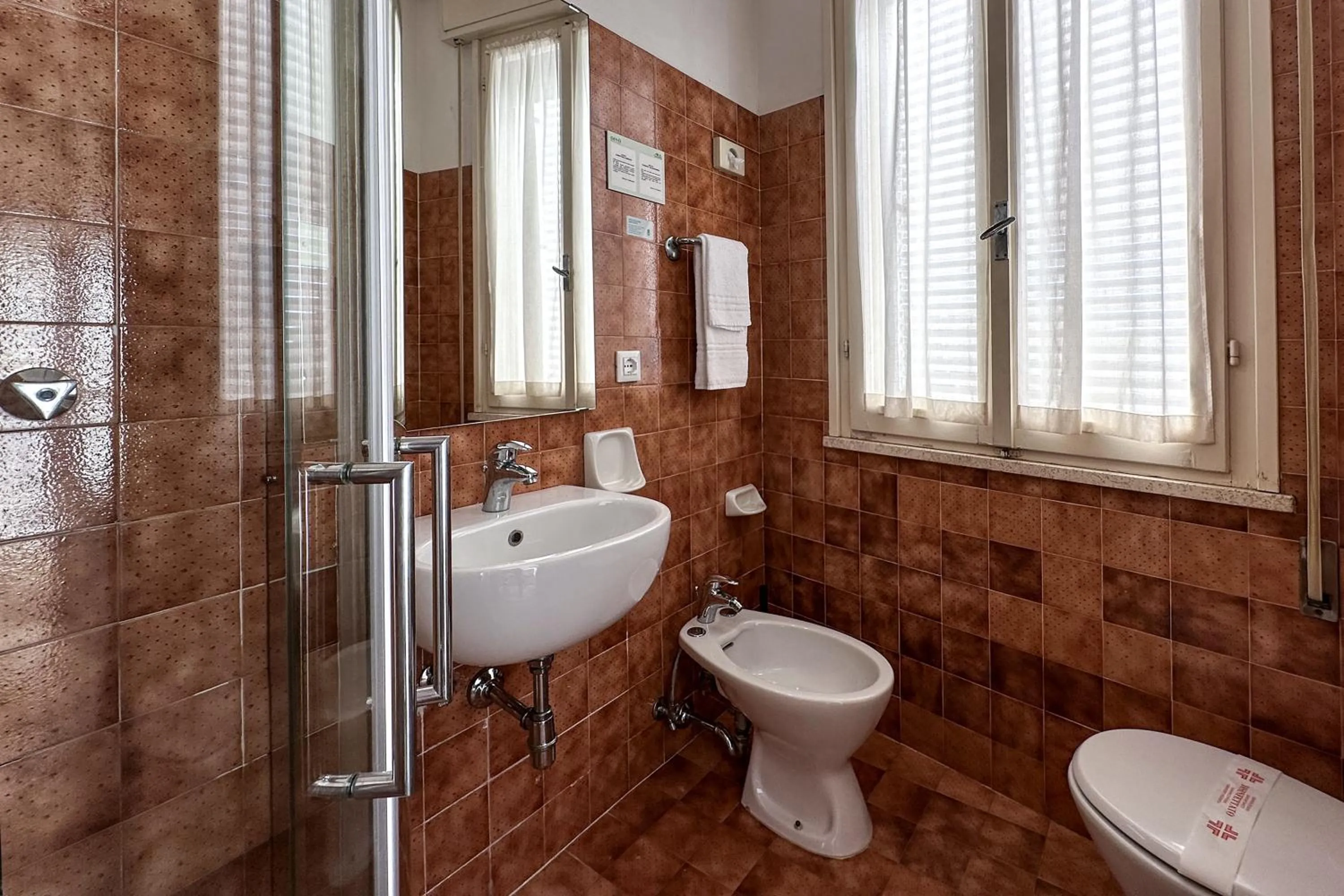 Bathroom in Hotel Aplo - Breakfast Experience