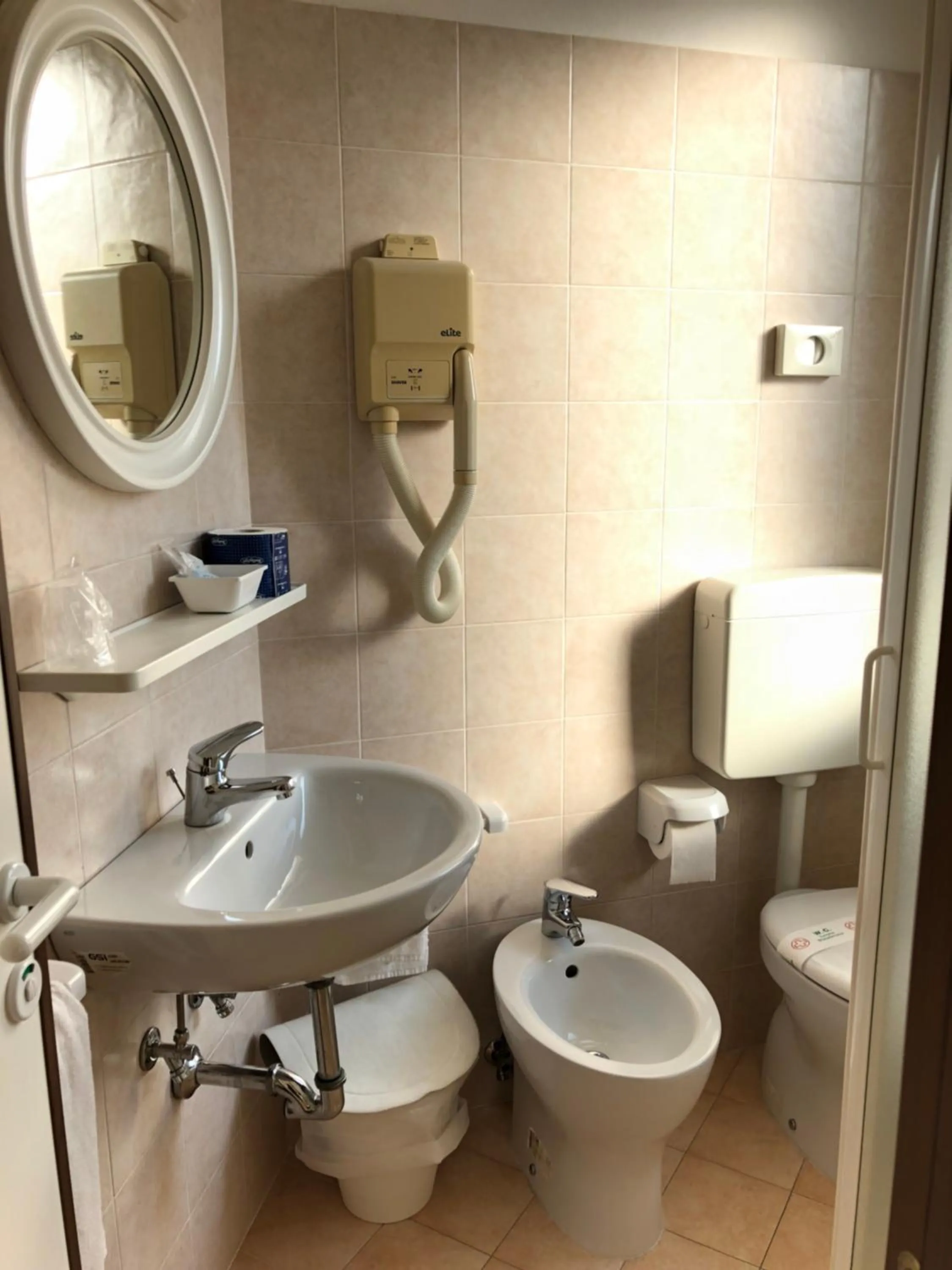 Bathroom in Hotel Aplo - Breakfast Experience