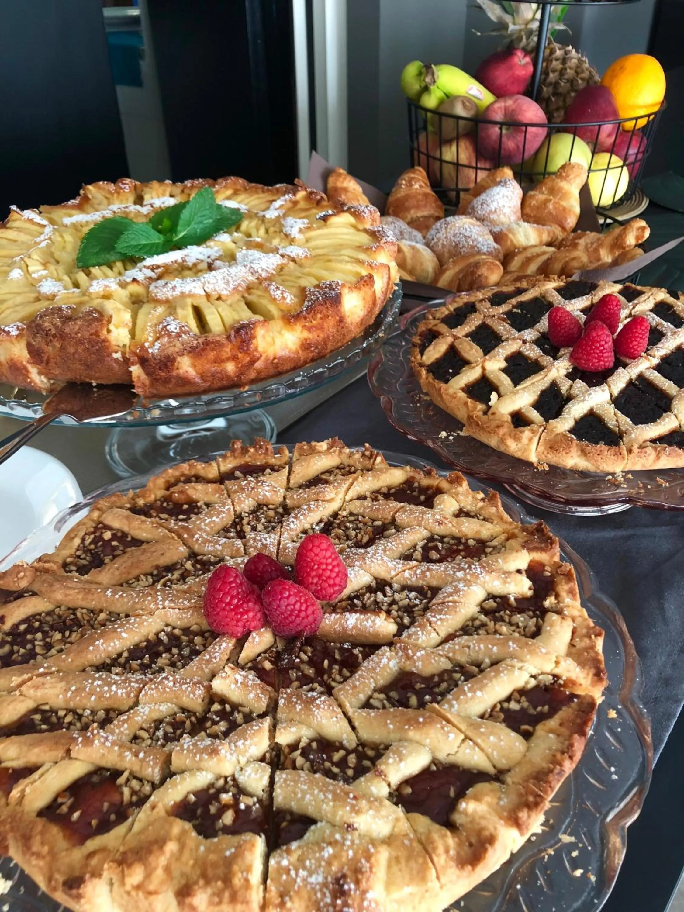 Food and drinks in Hotel Aplo - Breakfast Experience