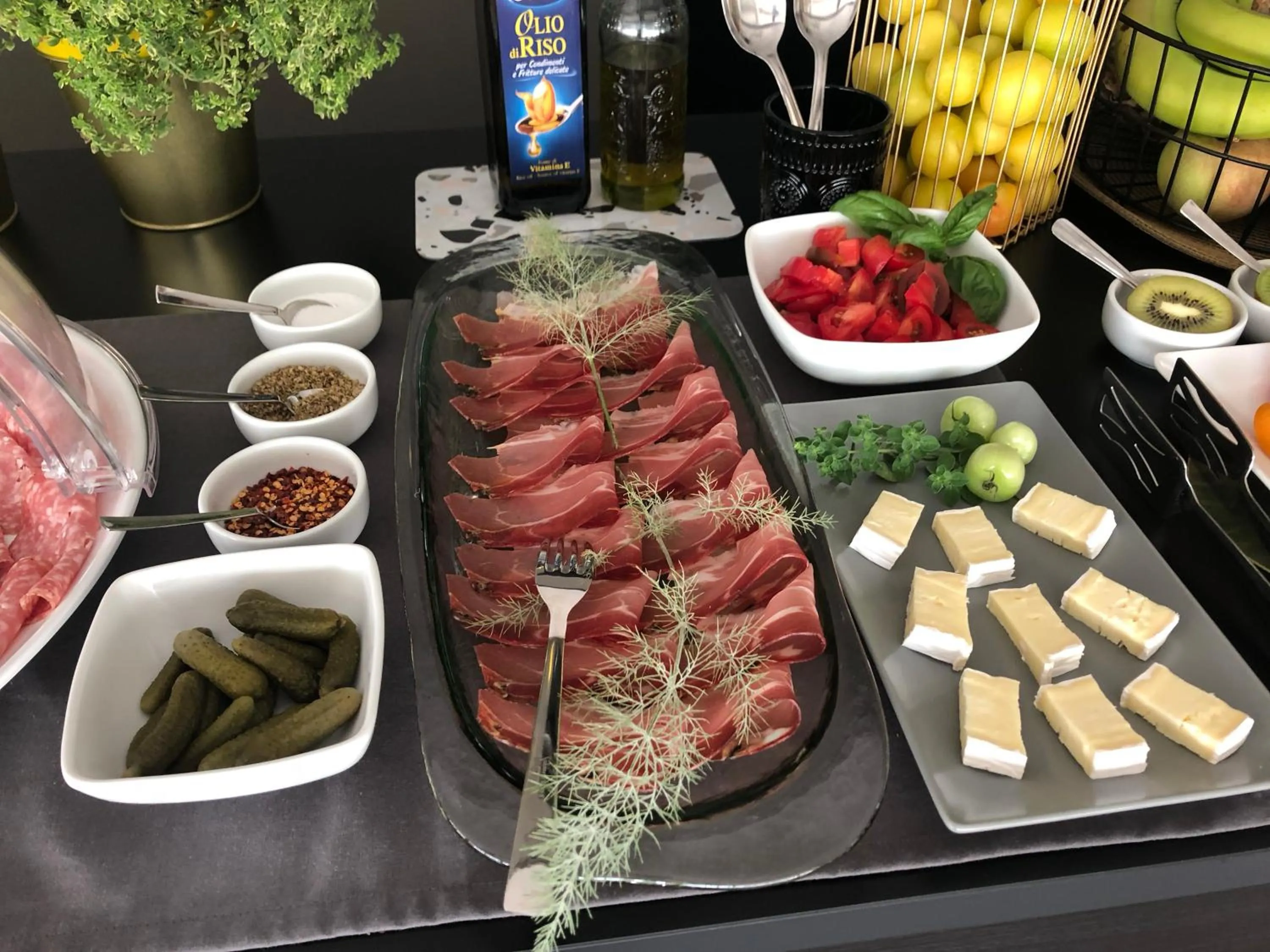 Food and drinks in Hotel Aplo - Breakfast Experience