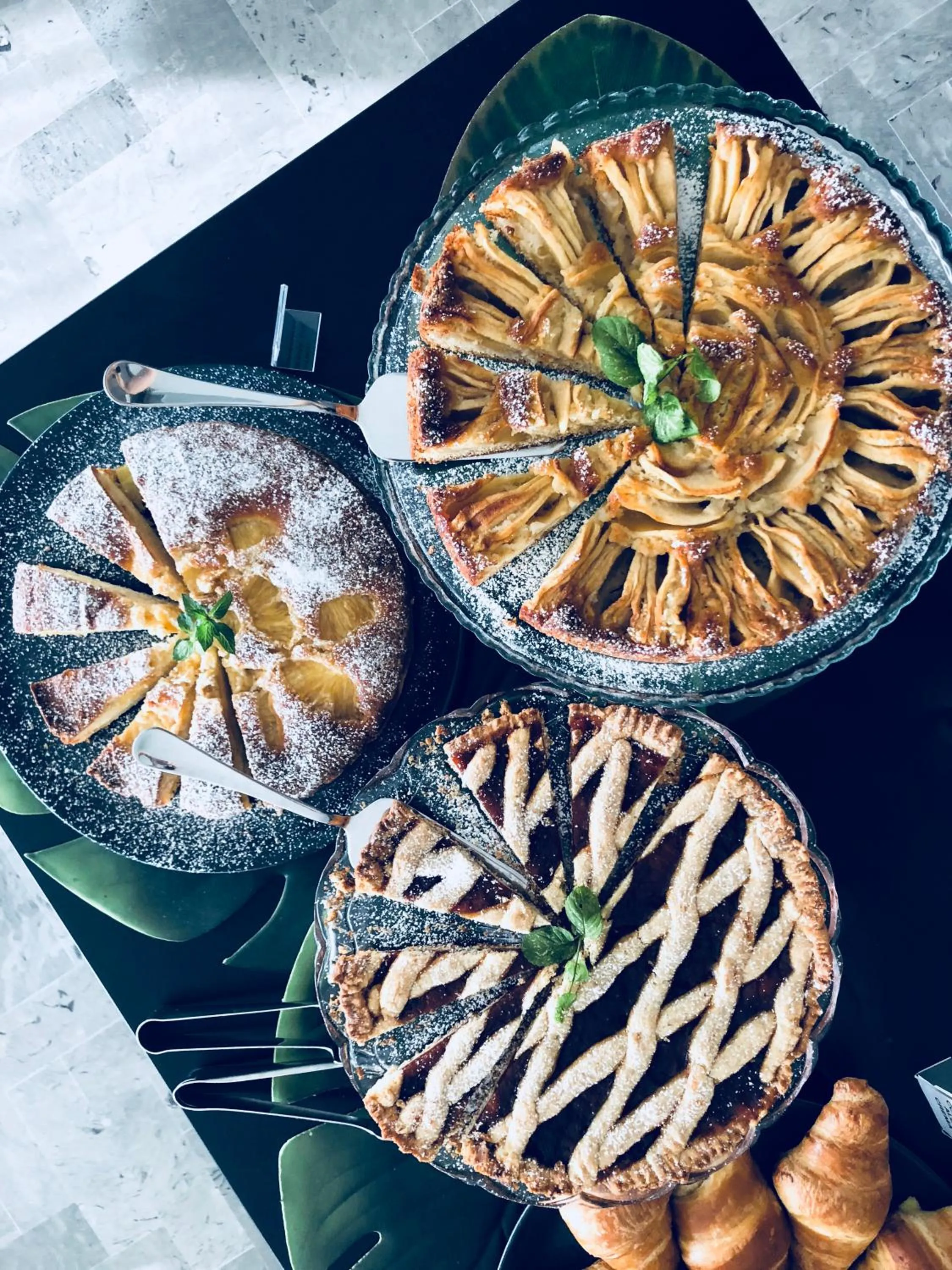 Food and drinks in Hotel Aplo - Breakfast Experience