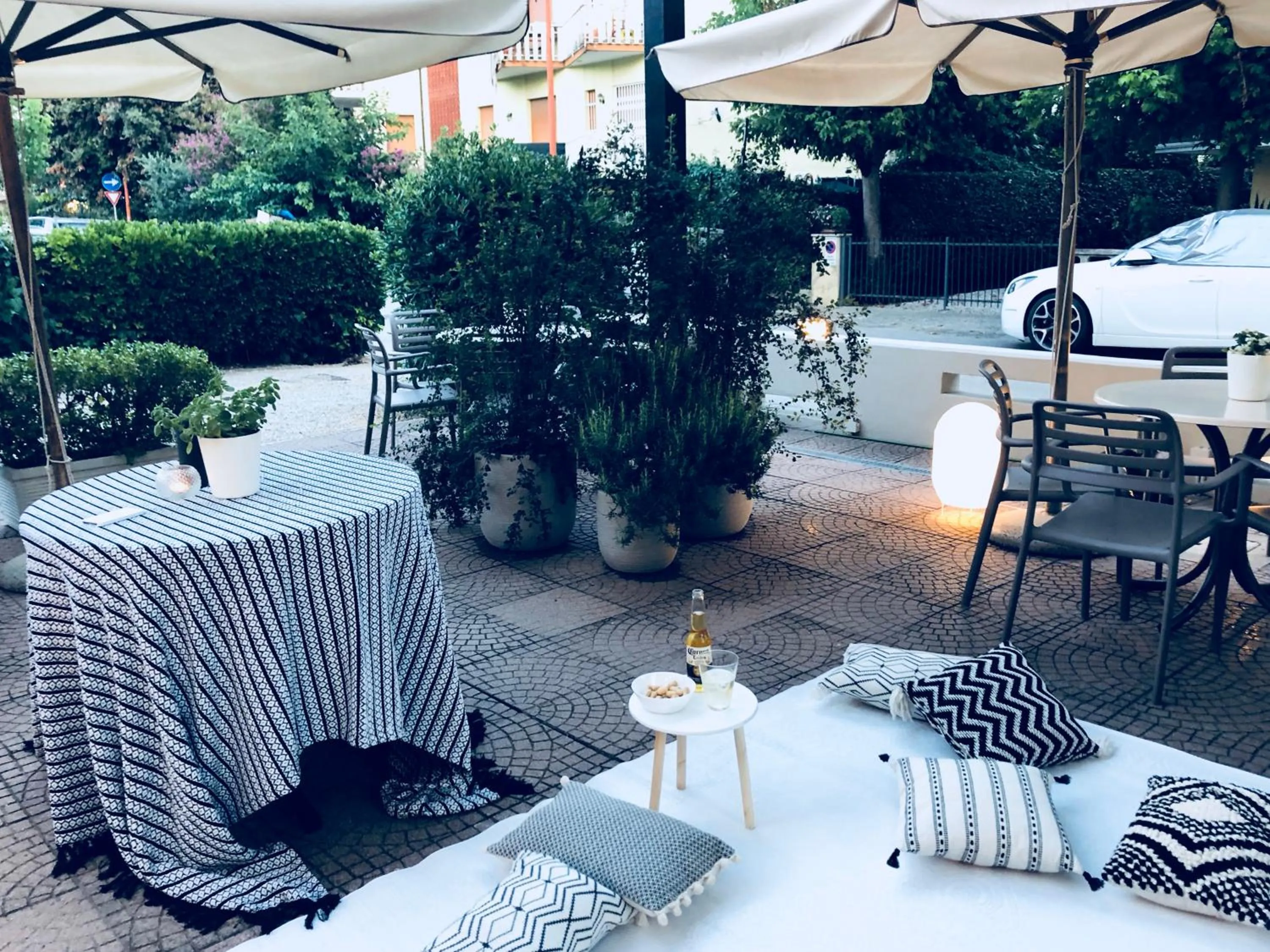 Garden in Hotel Aplo - Breakfast Experience