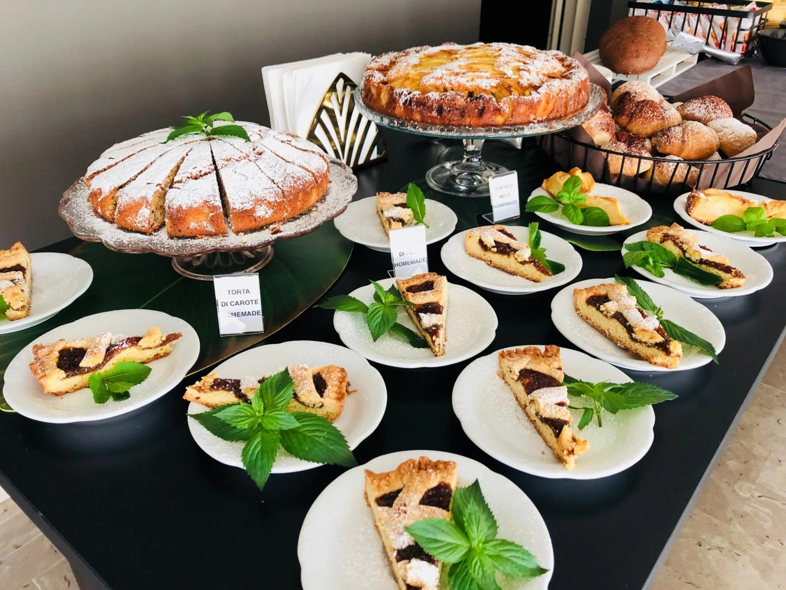 Restaurant/places to eat in Hotel Aplo - Breakfast Experience