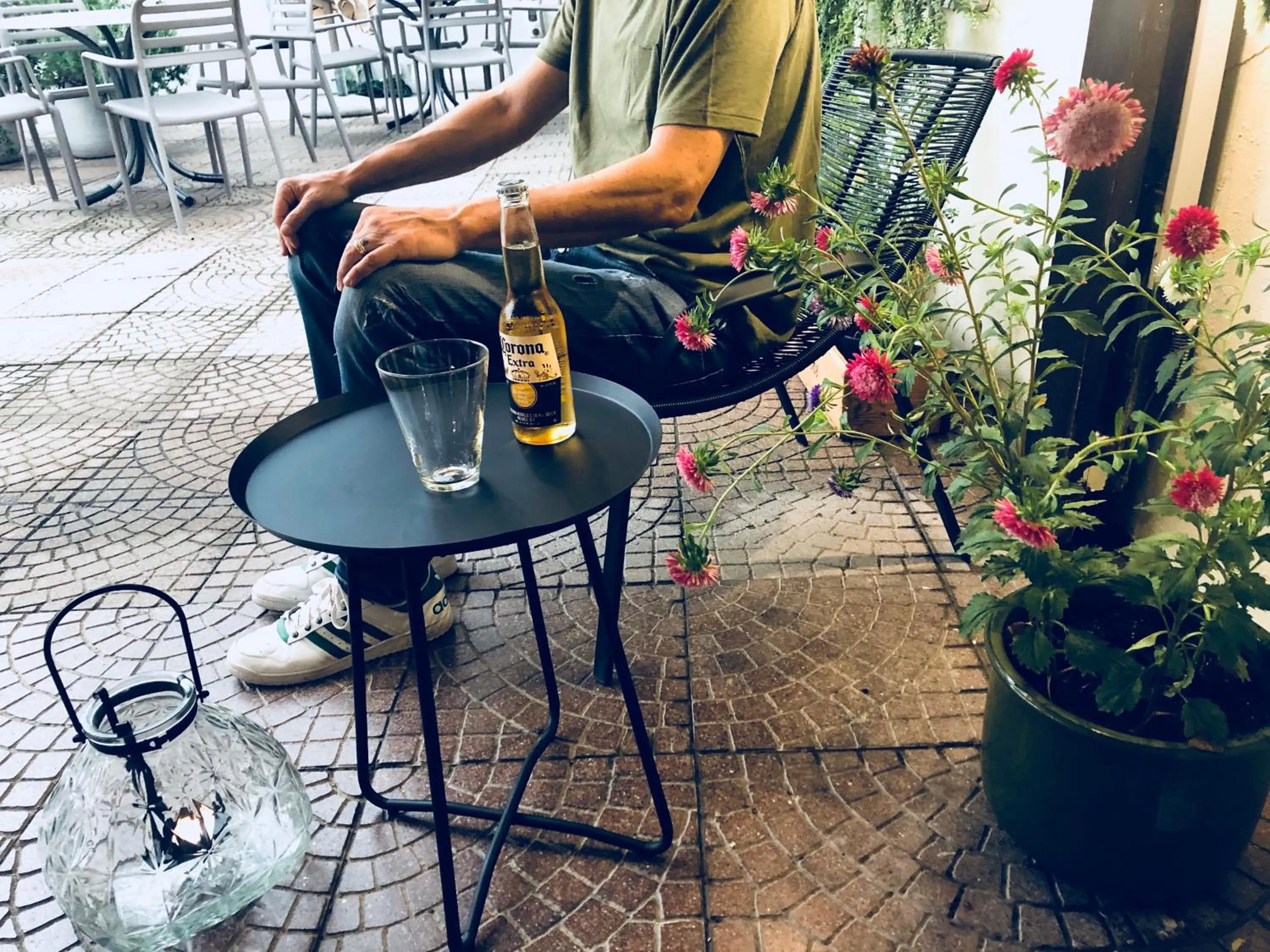 Patio in Hotel Aplo - Breakfast Experience