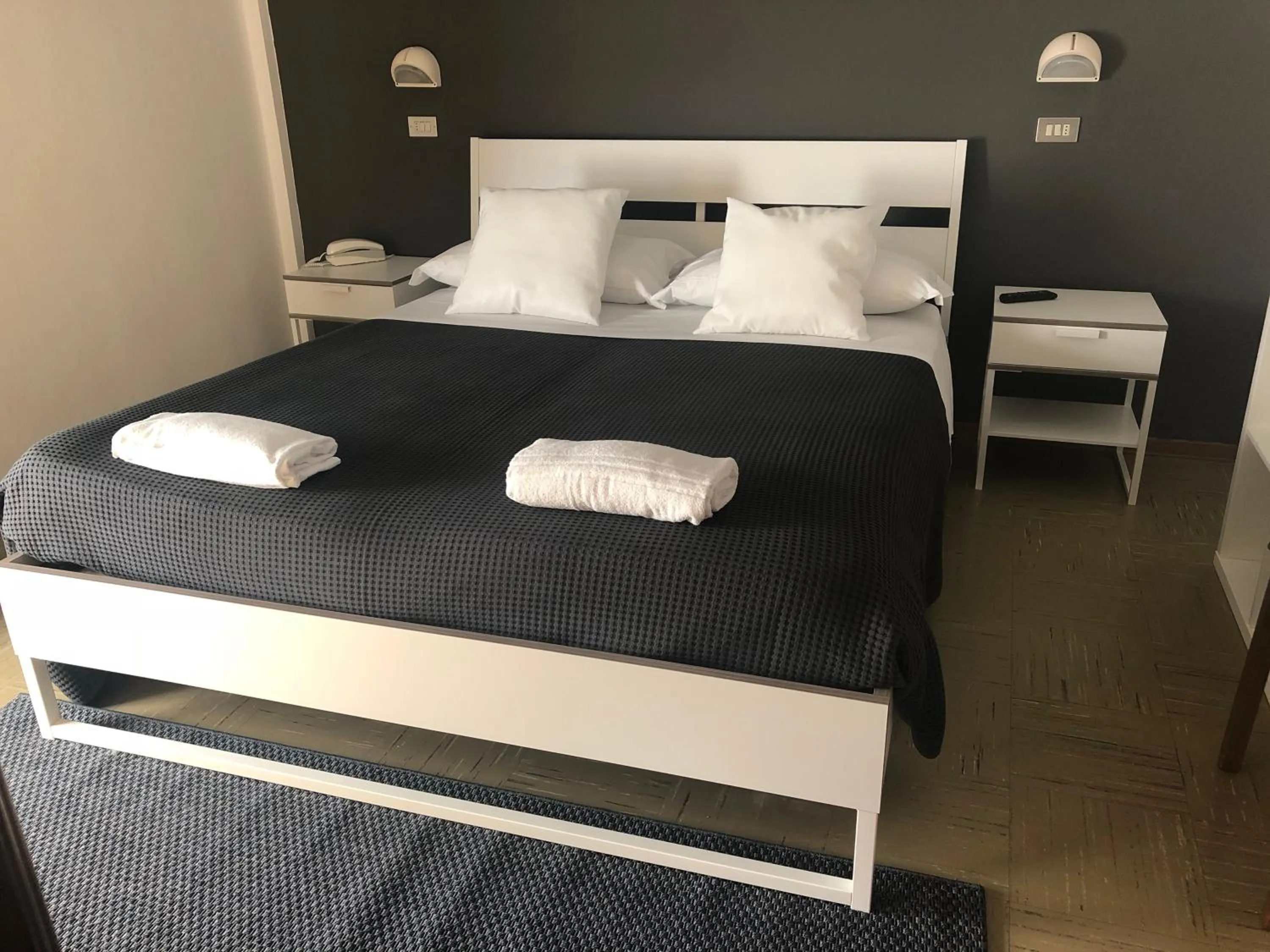 Bedroom, Bed in Hotel Aplo - Breakfast Experience