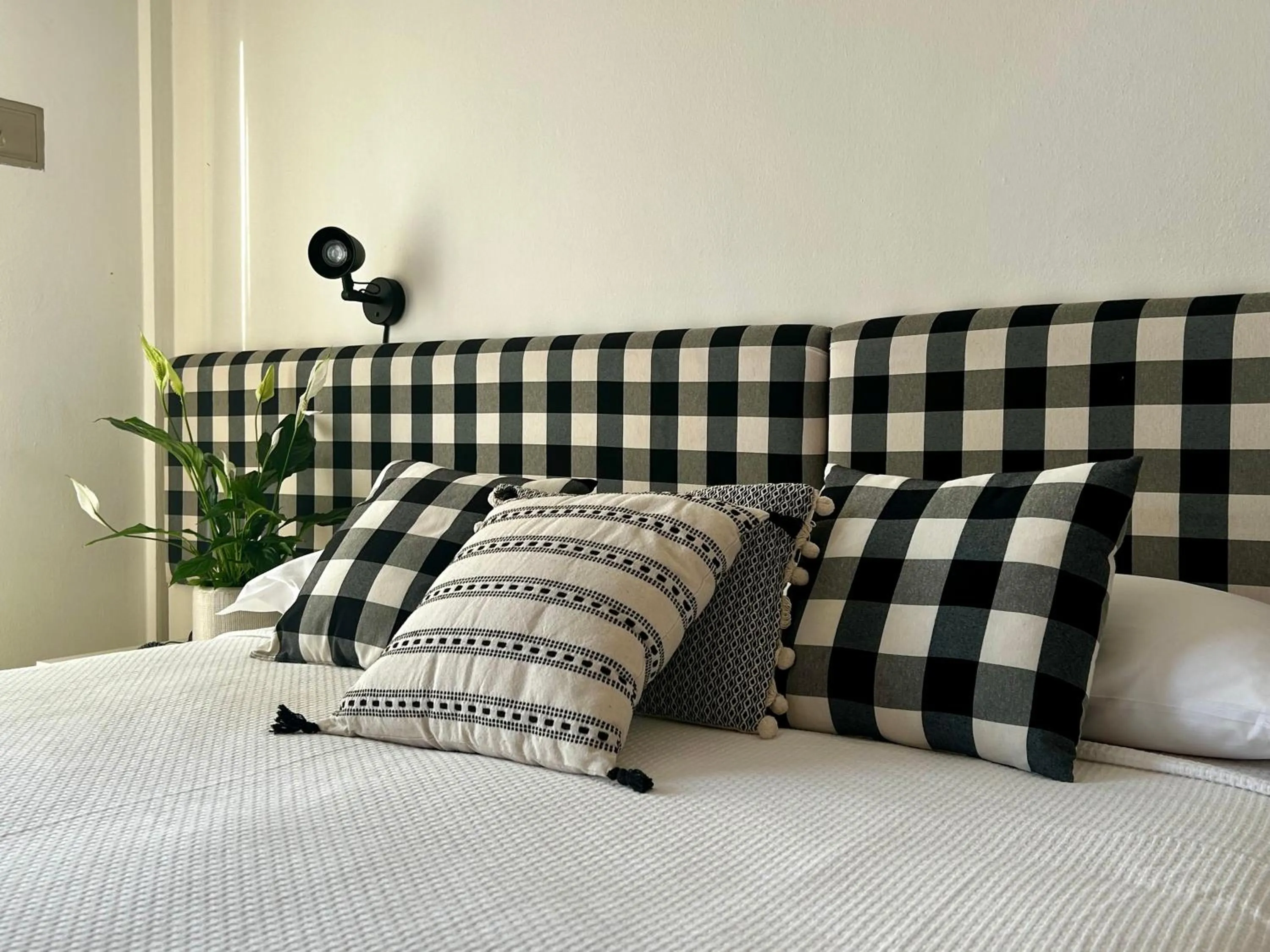 Bed in Hotel Aplo - Breakfast Experience