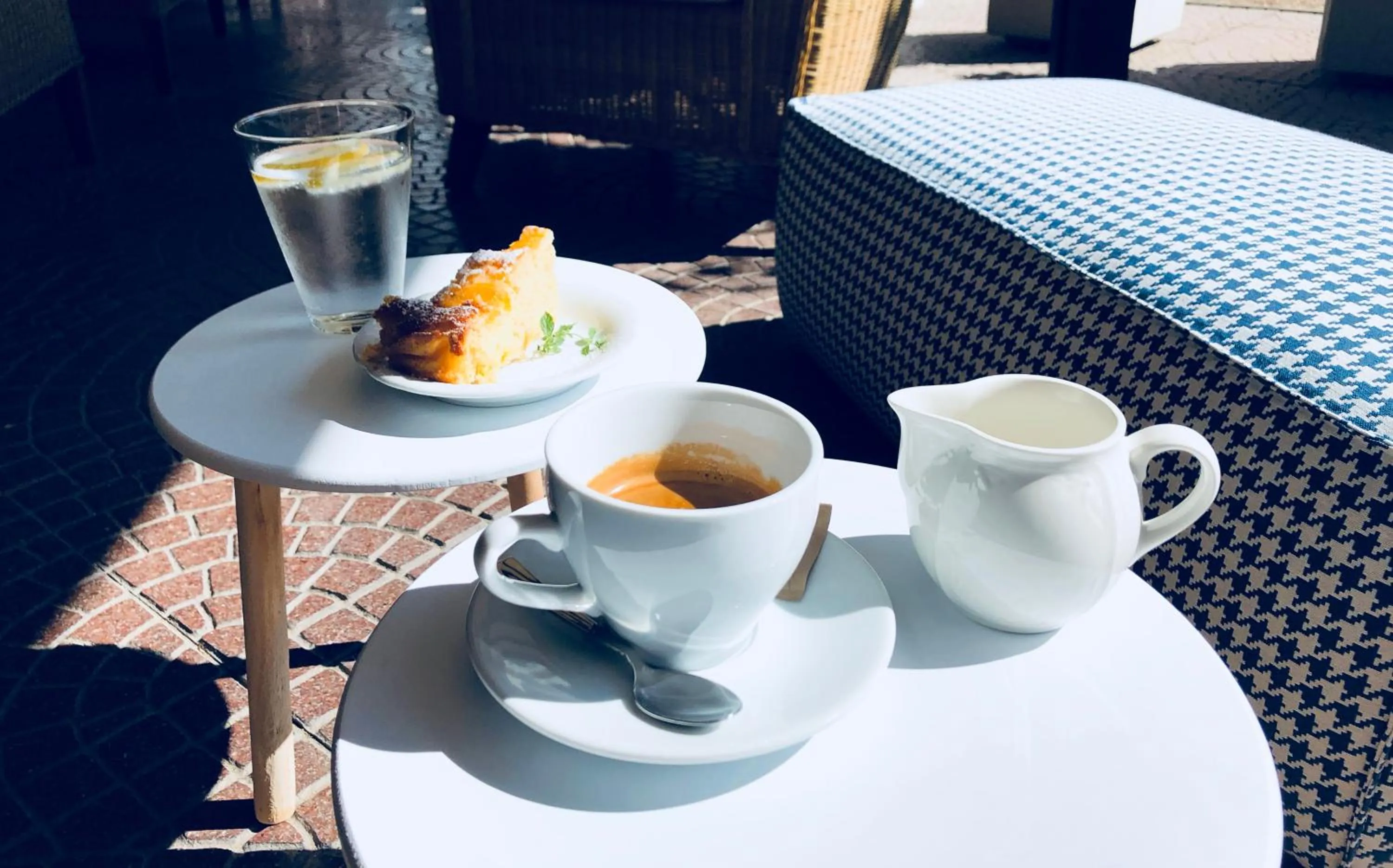 Coffee/tea facilities in Hotel Aplo - Breakfast Experience