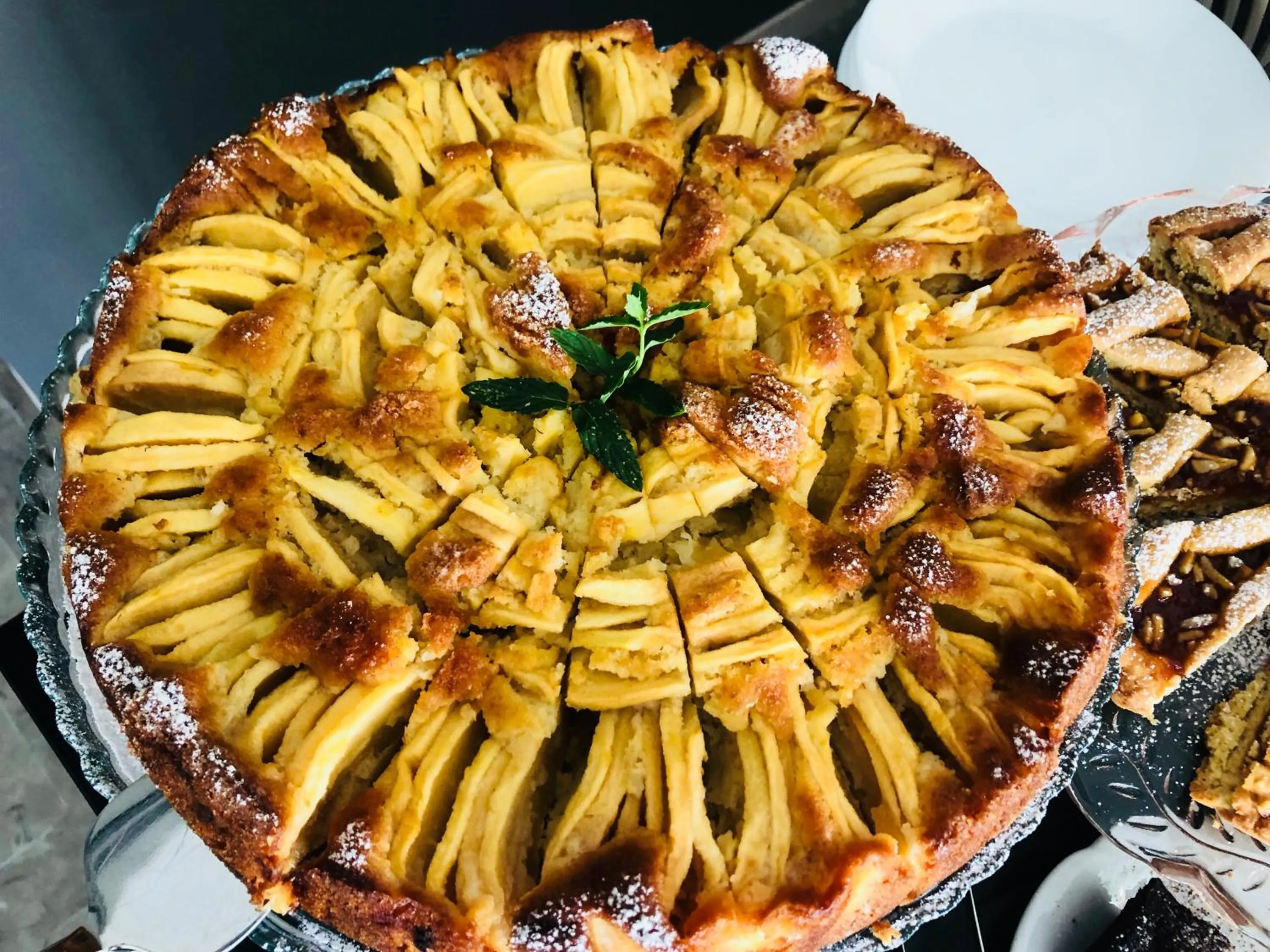 Food and drinks in Hotel Aplo - Breakfast Experience