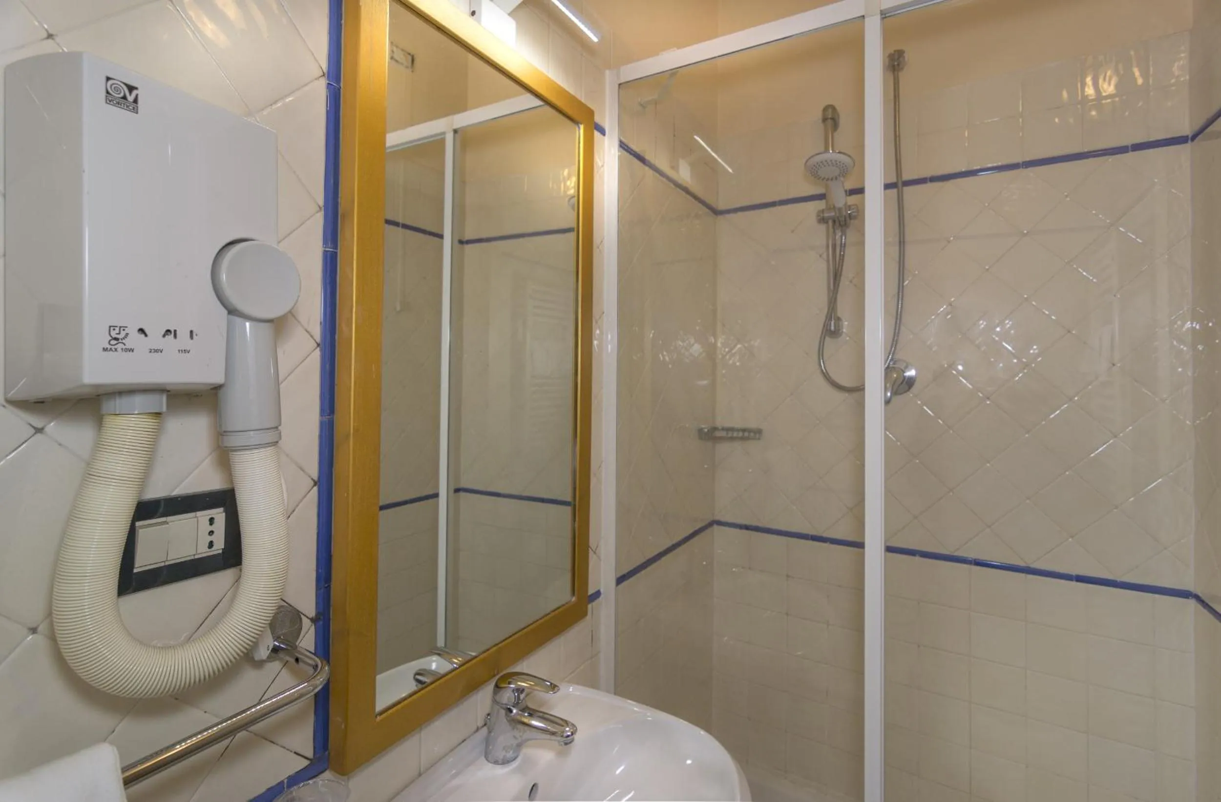 Shower in Hotel Il Giardino