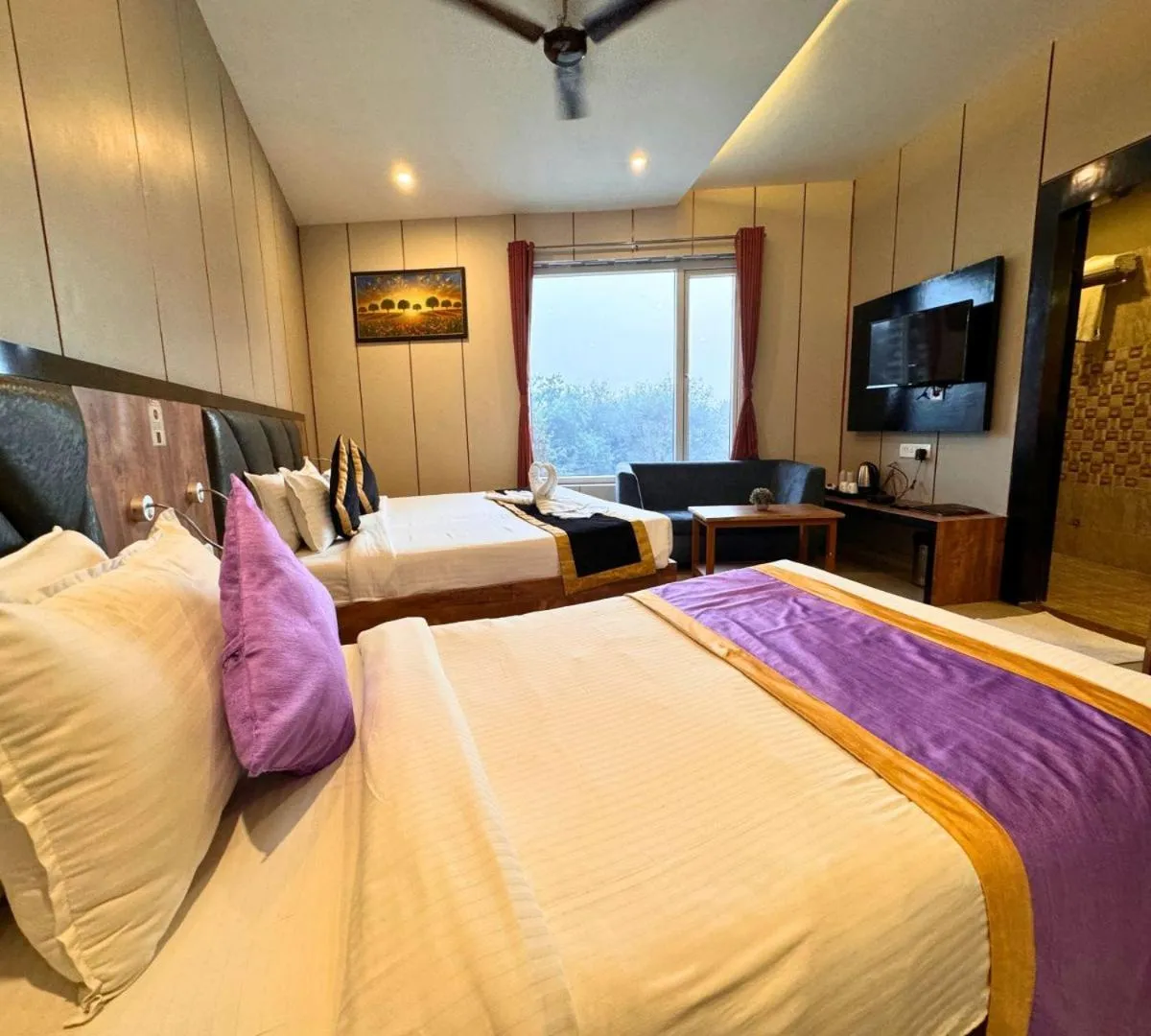 Bedroom, Bed in Hotel Runway Inn