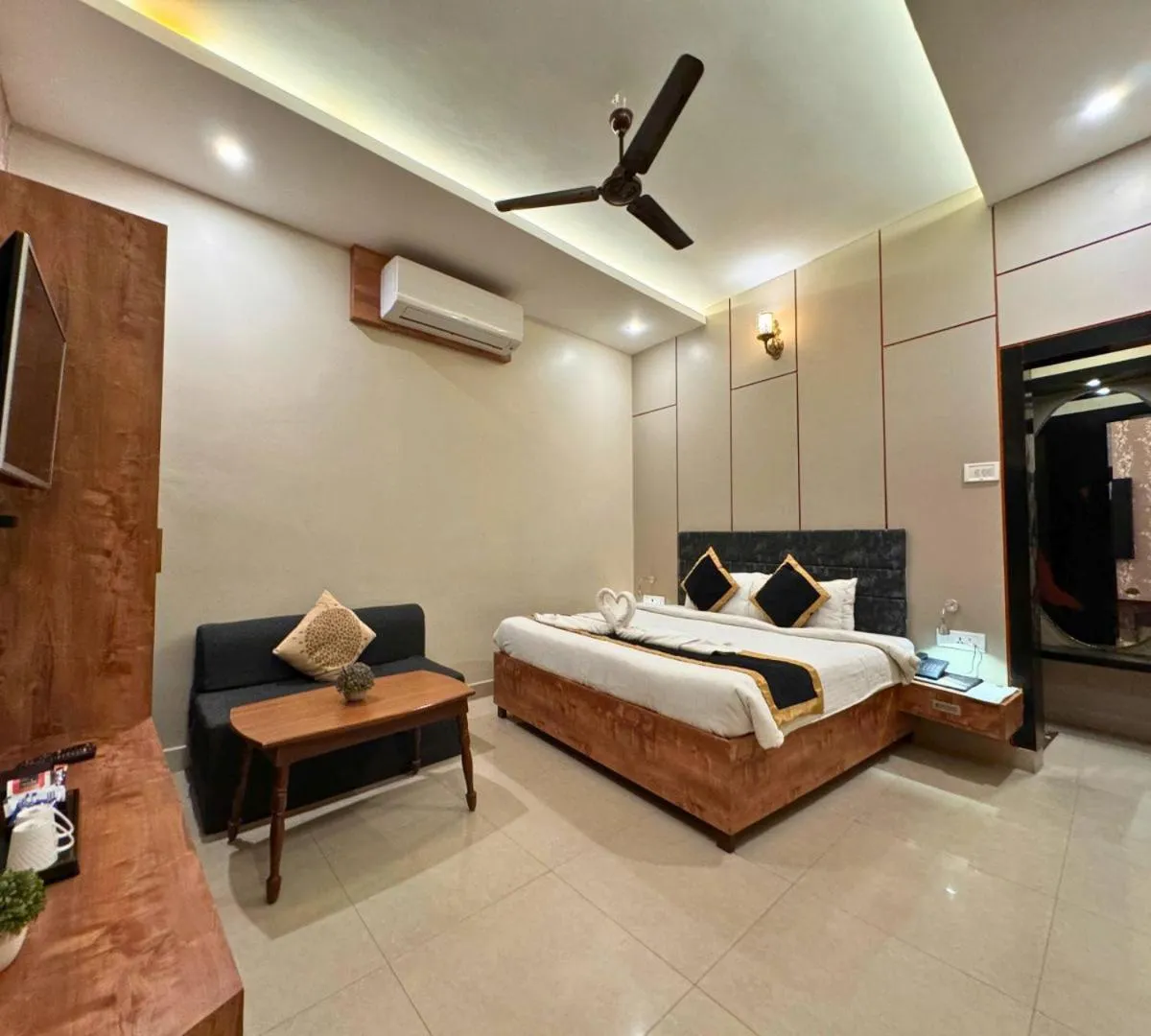 Bed in Hotel Runway Inn