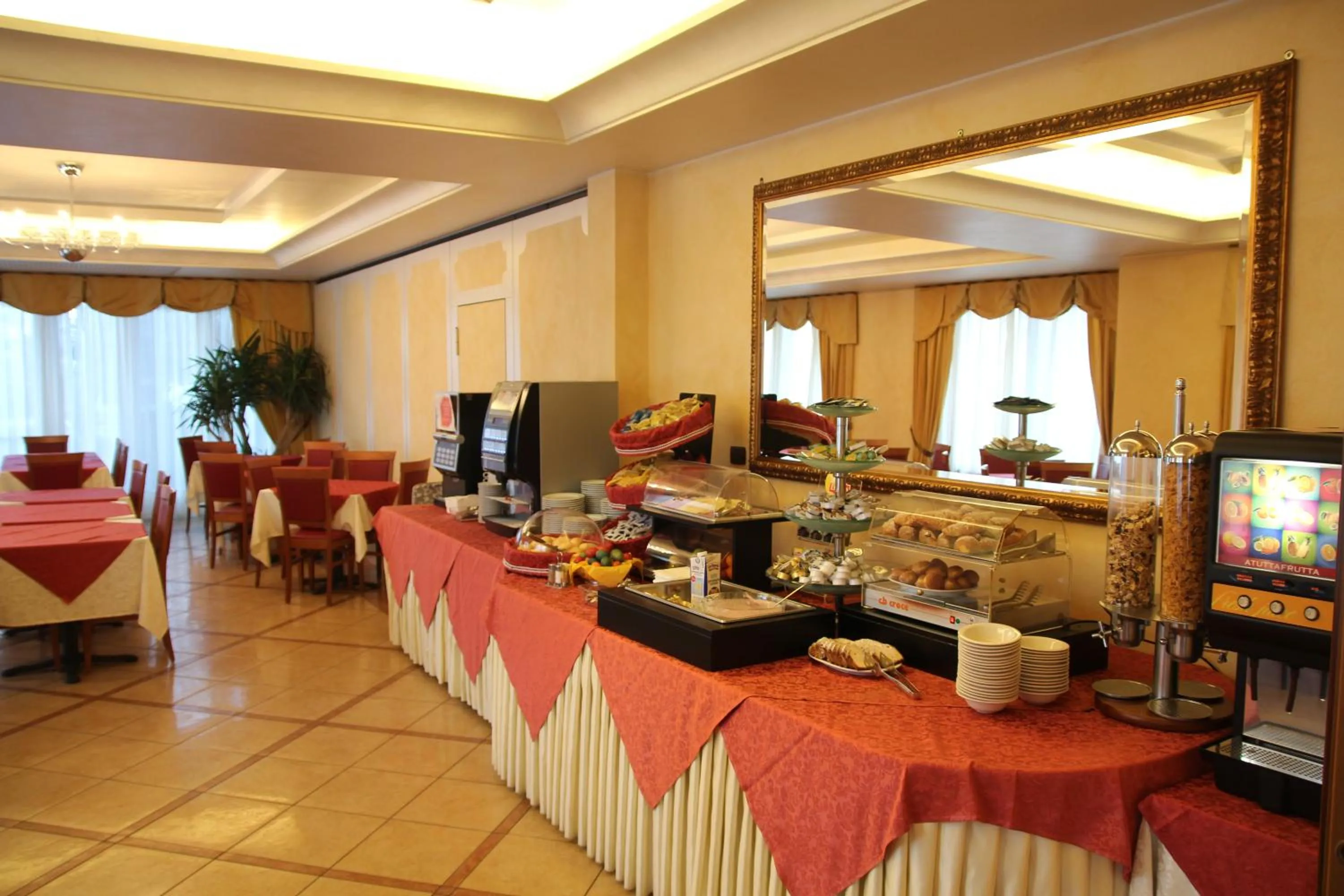 Restaurant/places to eat in Hotel Confine