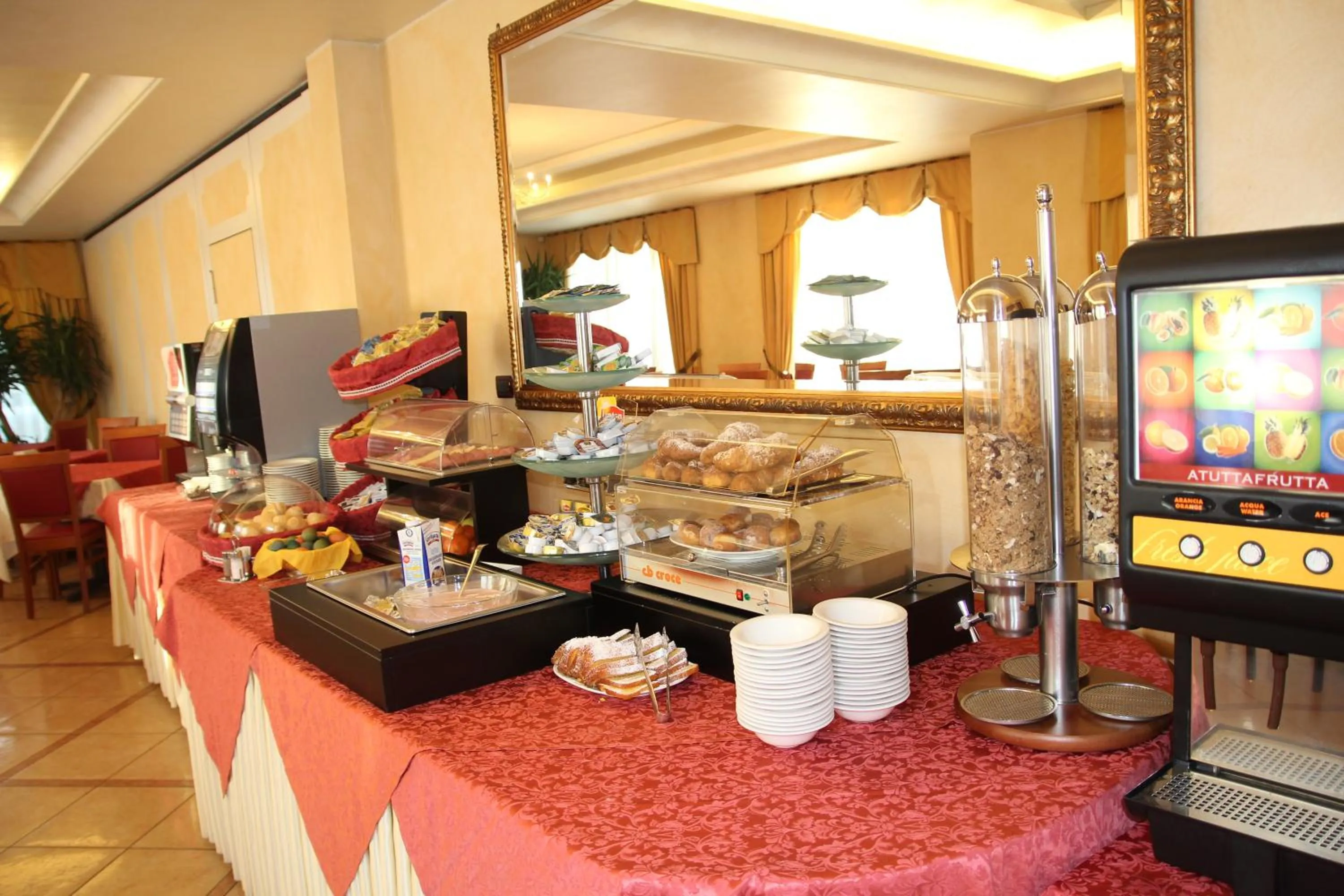 Restaurant/places to eat in Hotel Confine