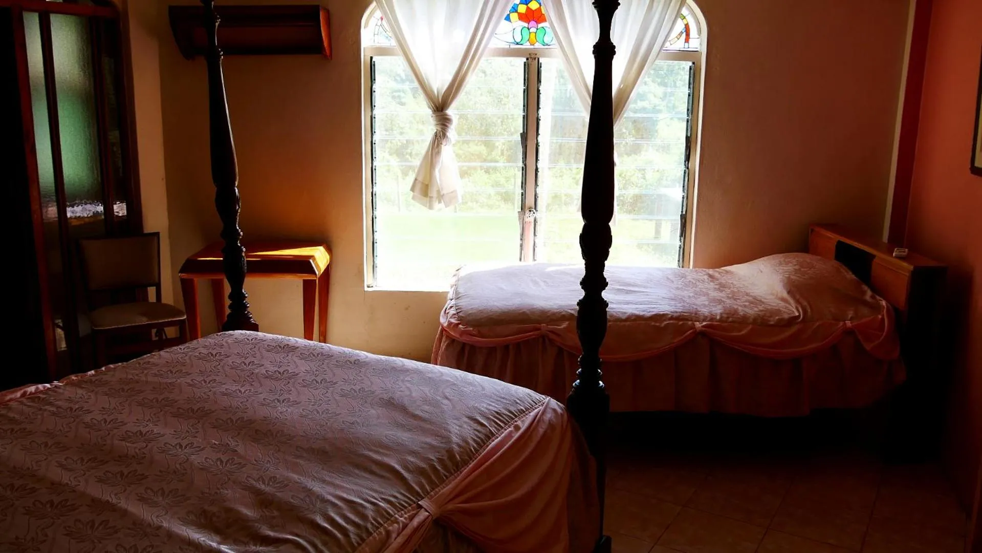 Banana Bank Lodge & Jungle Horseback Adventures