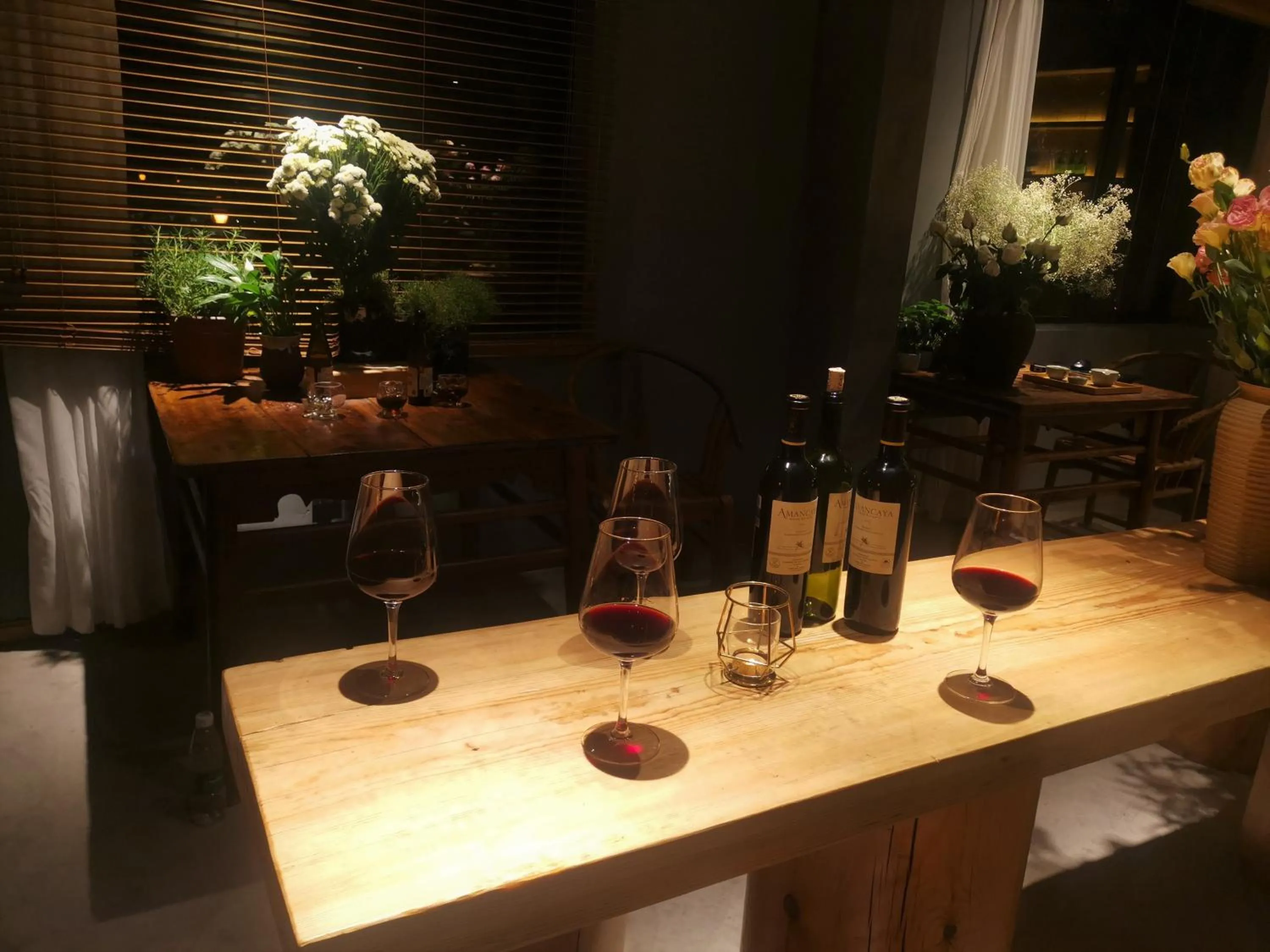 Restaurant/places to eat in Moonlight Hotel