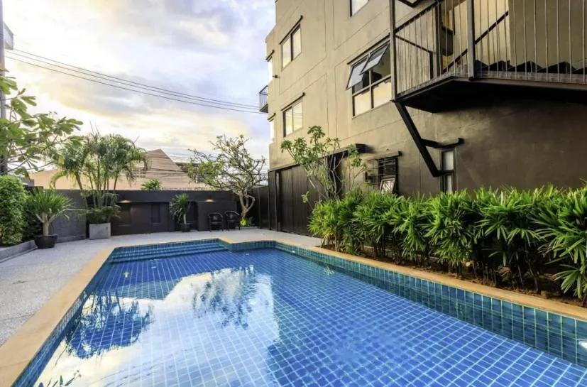 Swimming pool in Prima House Pattaya