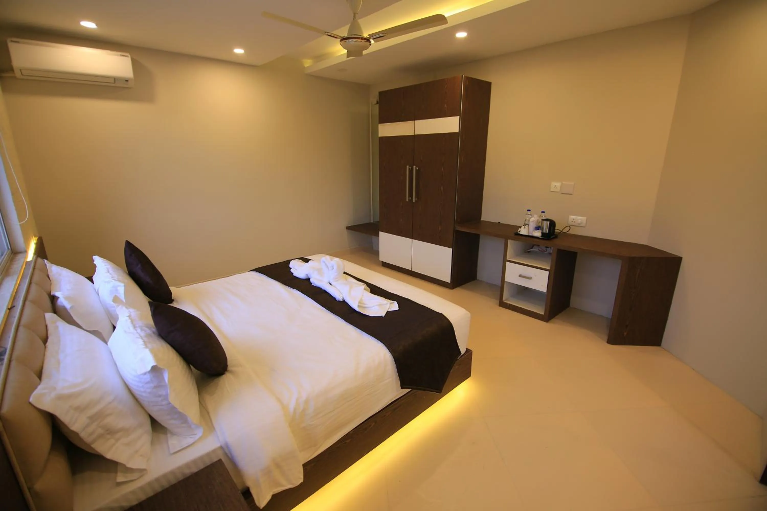 Bed in Hotel Le Sapphire