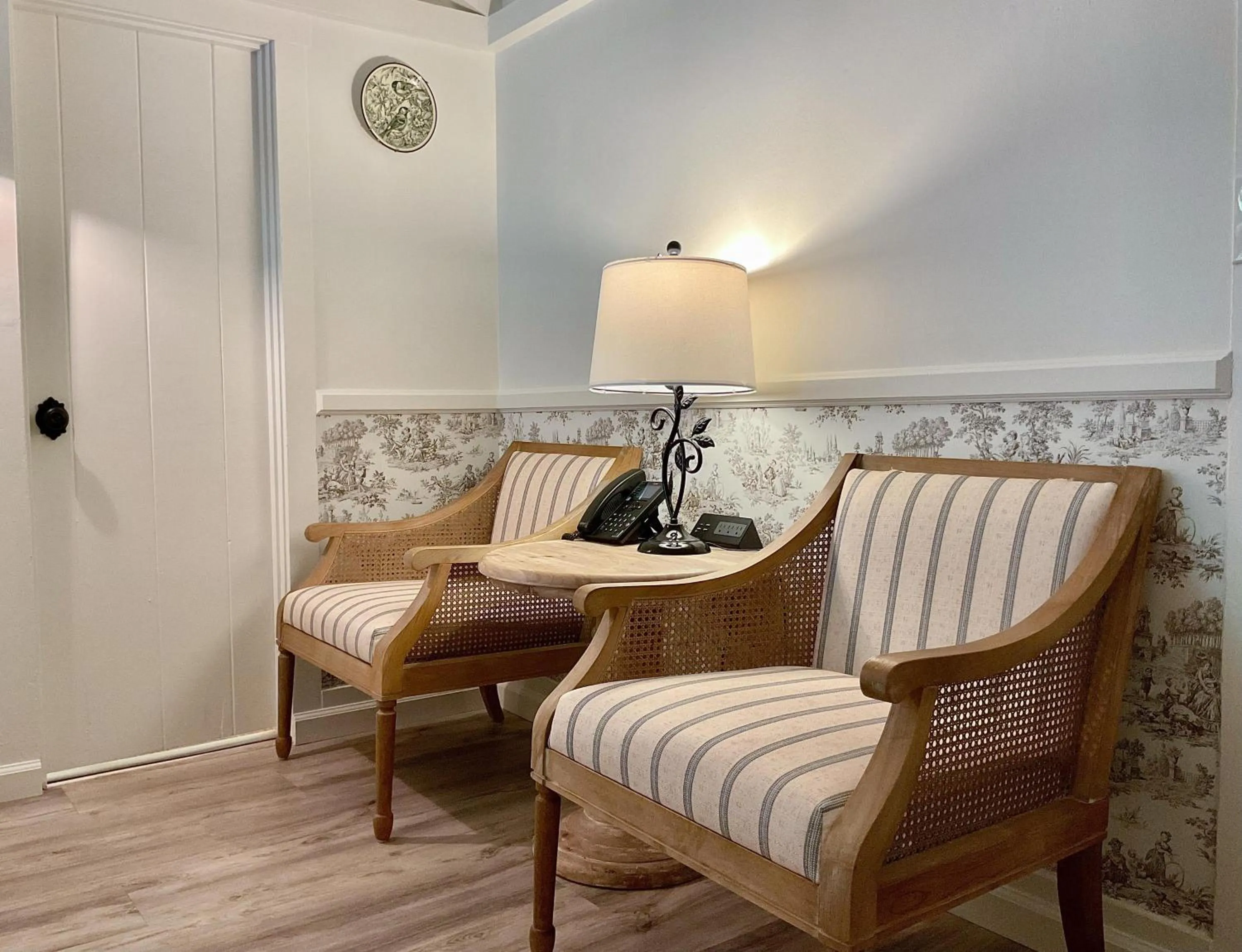 Seating area in Carmel Green Lantern Inn