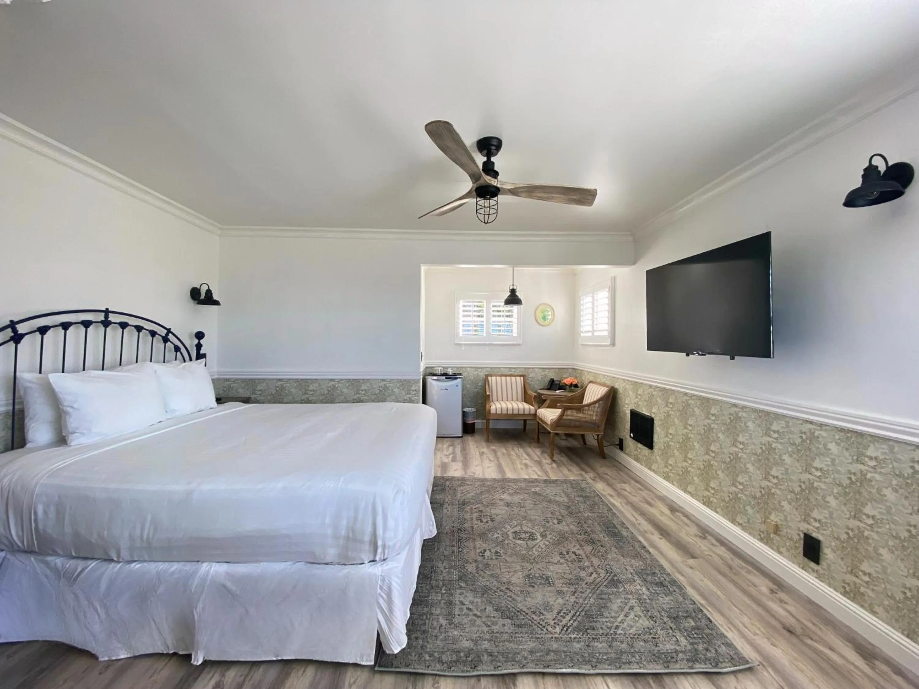 Bed in Carmel Green Lantern Inn