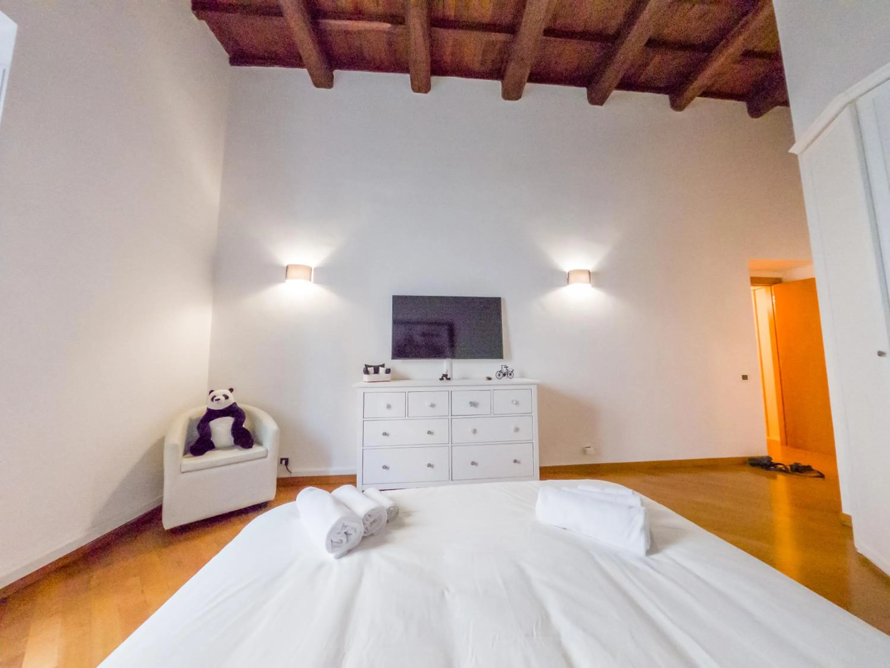 Bedroom, Bed in Pandy Suite