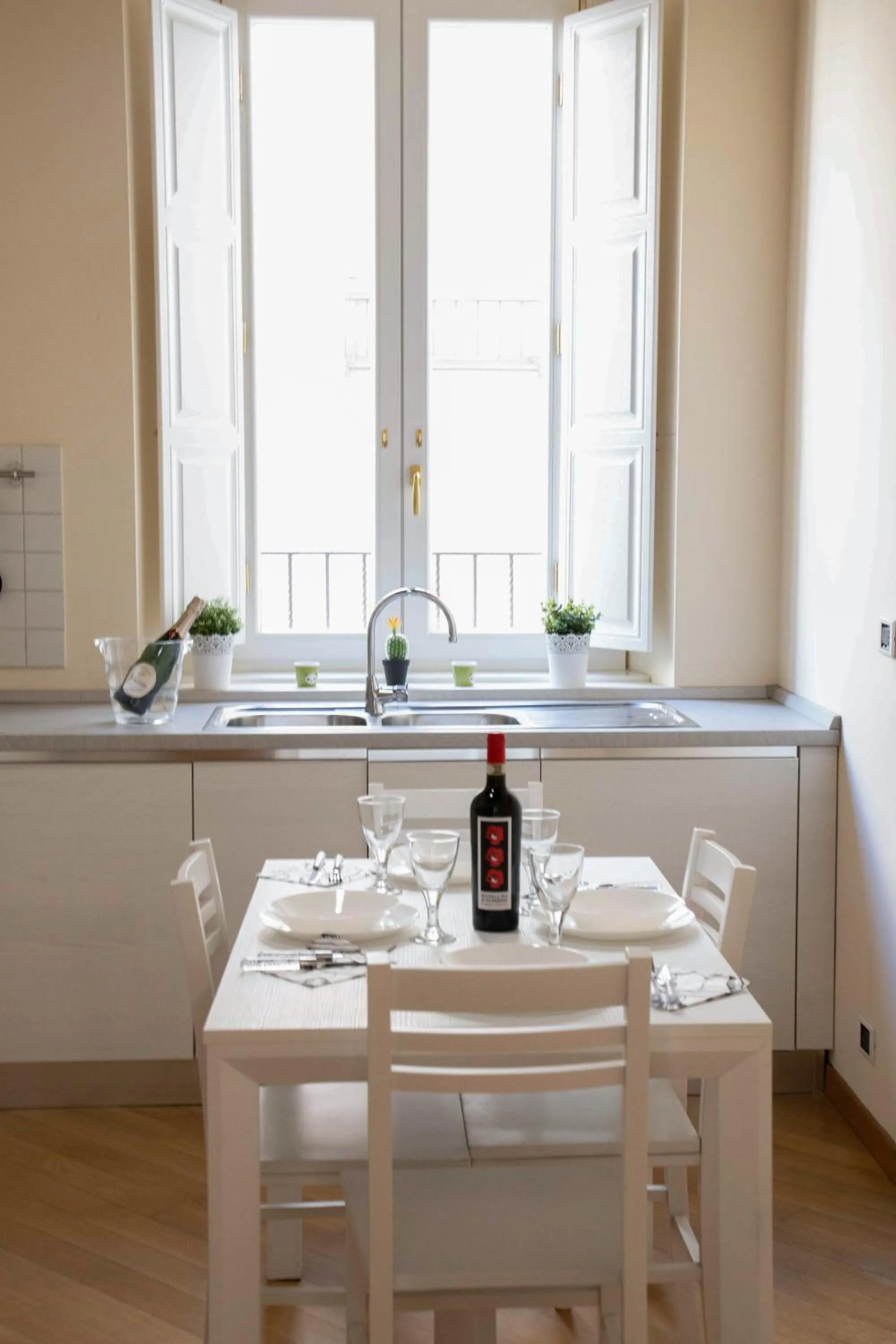Dining area in Pandy Suite