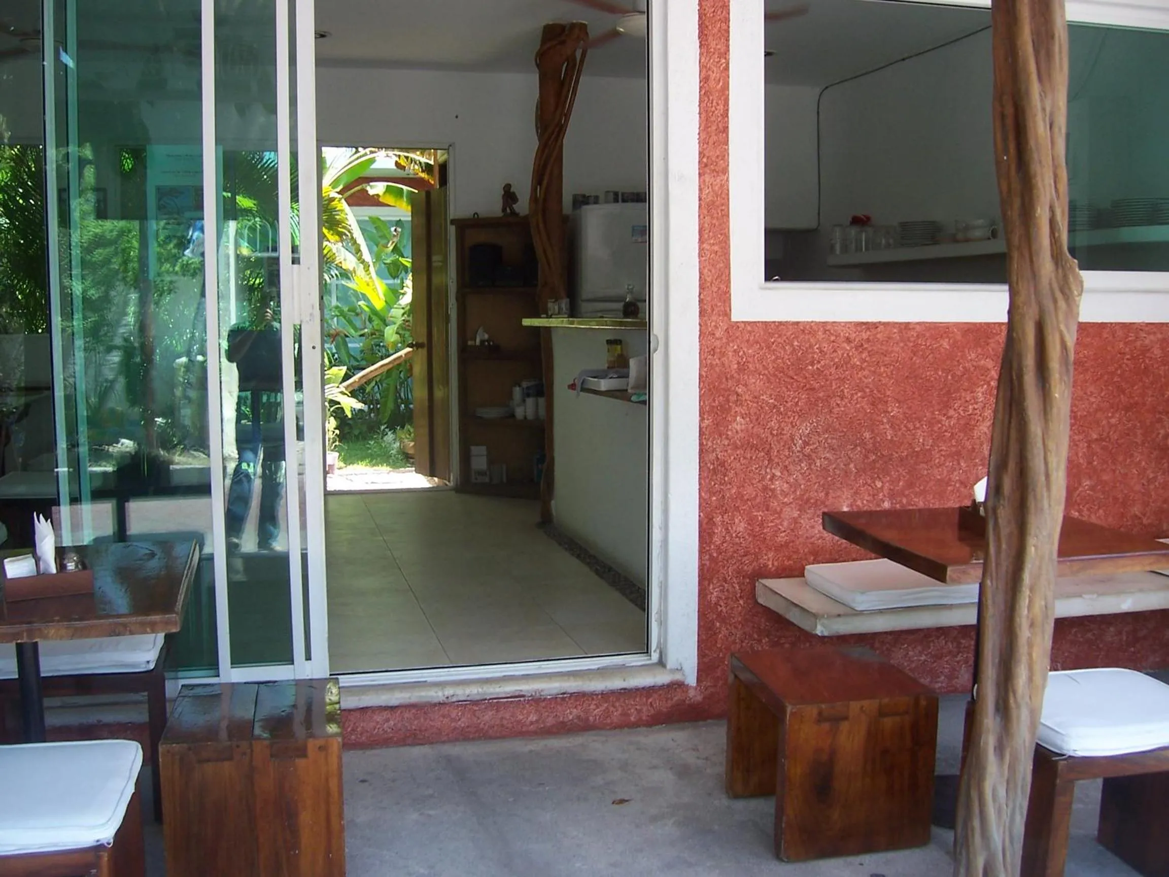 Restaurant/places to eat in Elements of the Island