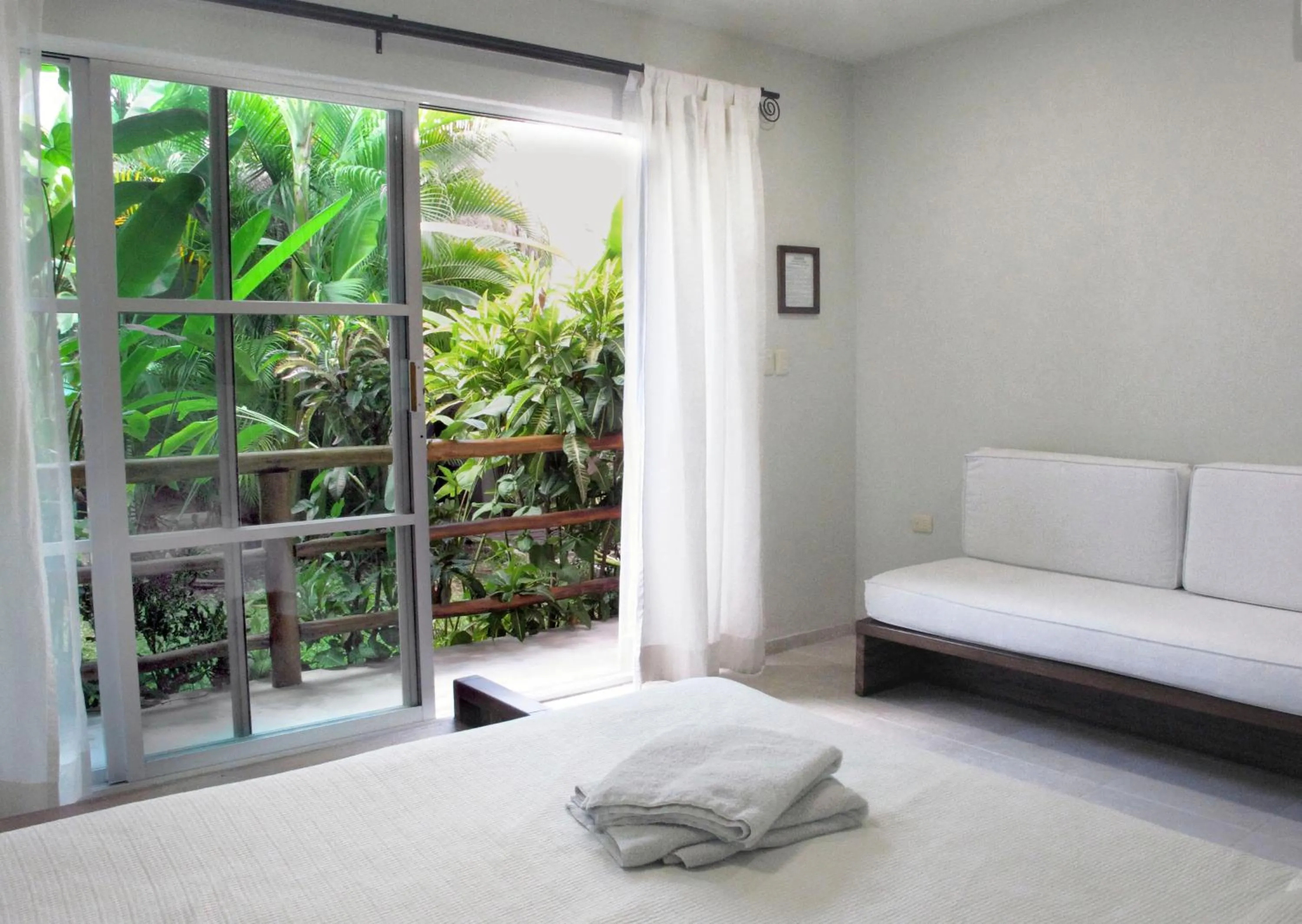 Garden view, Bed in Elements of the Island