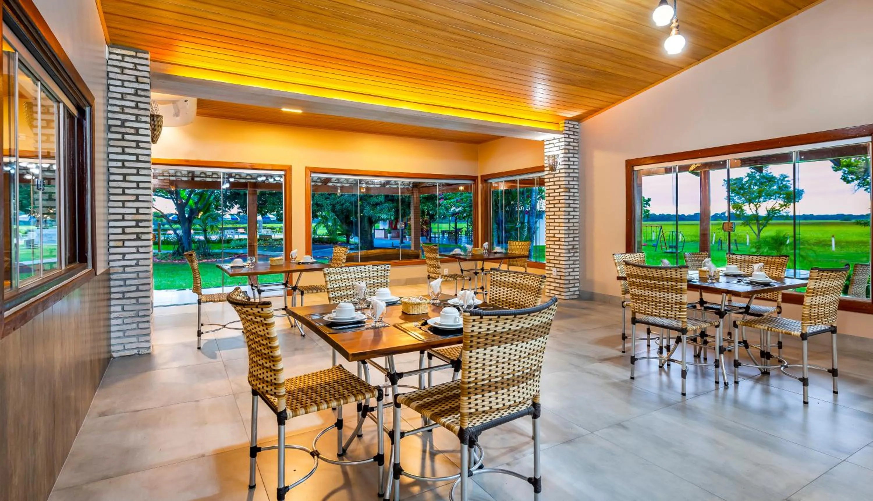 Restaurant/places to eat in Pousada Piuval