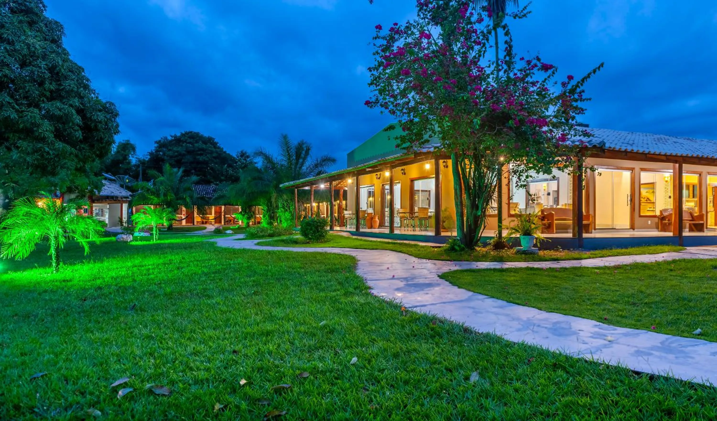 Property building in Pousada Piuval