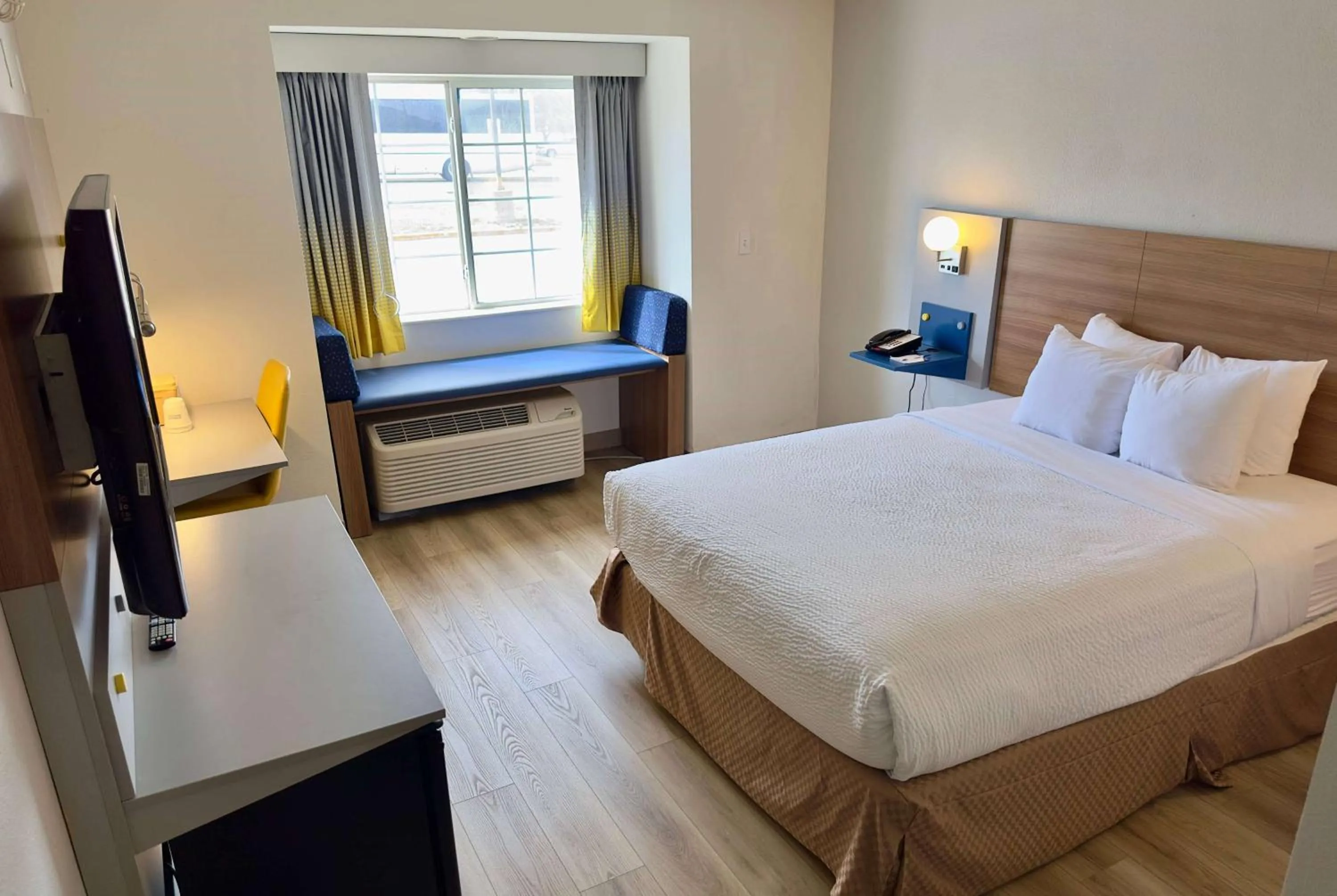 Photo of the whole room, Bed in Microtel Inn & Suites by Wyndham Denver Airport