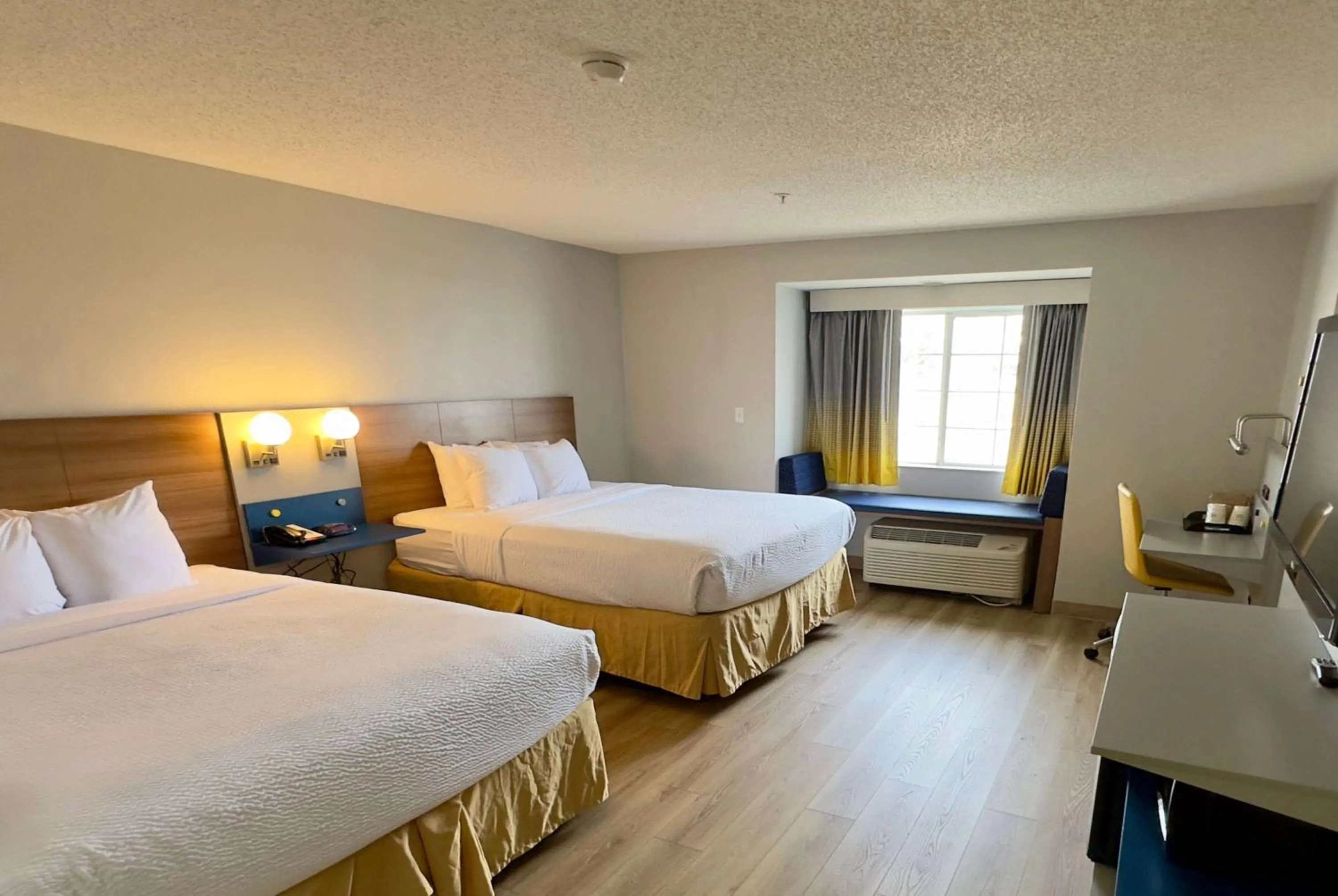 Photo of the whole room, Bed in Microtel Inn & Suites by Wyndham Denver Airport