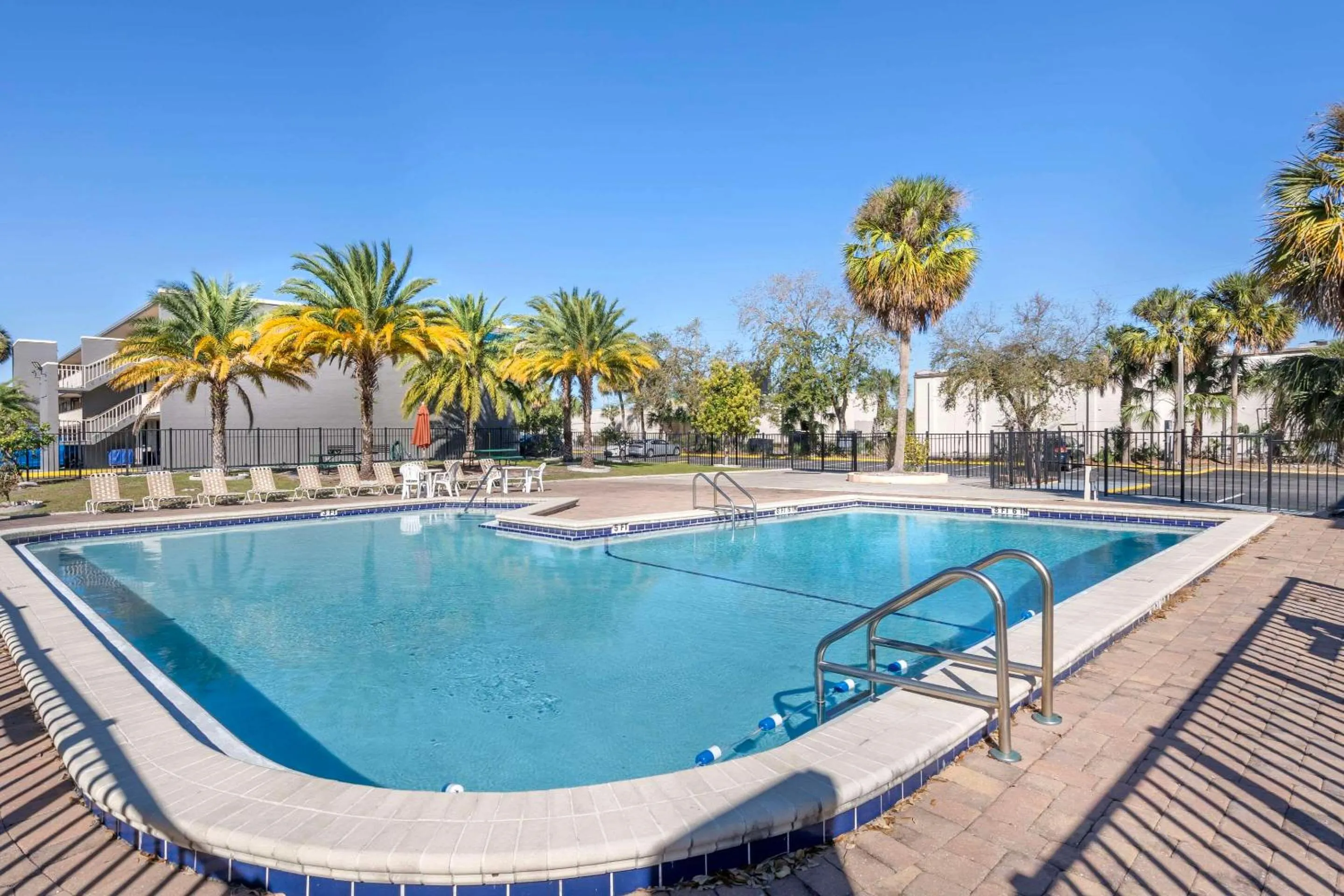 Swimming pool in Suburban Studios International Drive