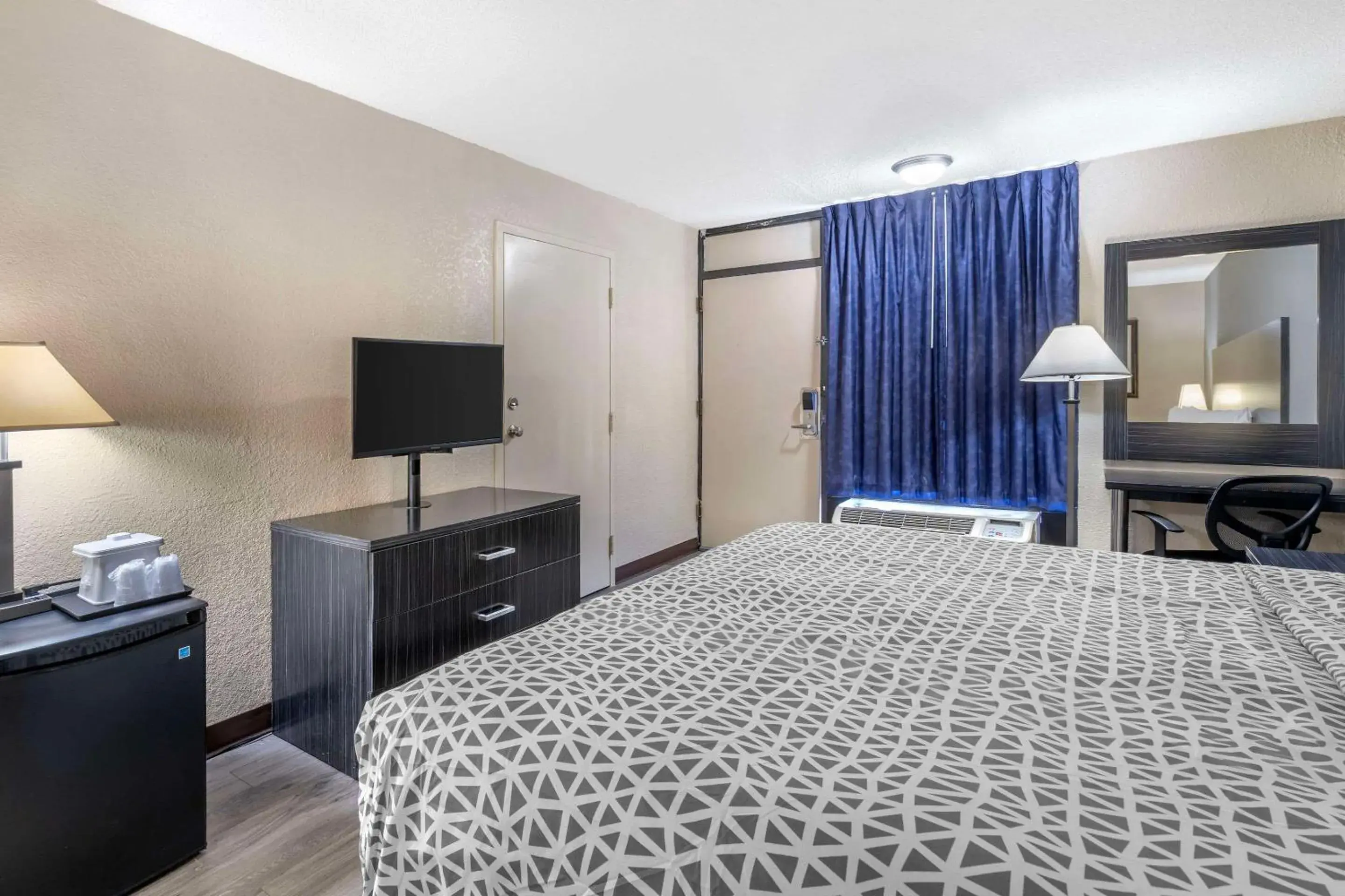 King Room - Disability Access in Suburban Studios International Drive King Room - Disability Access in Suburban Studios International Drive