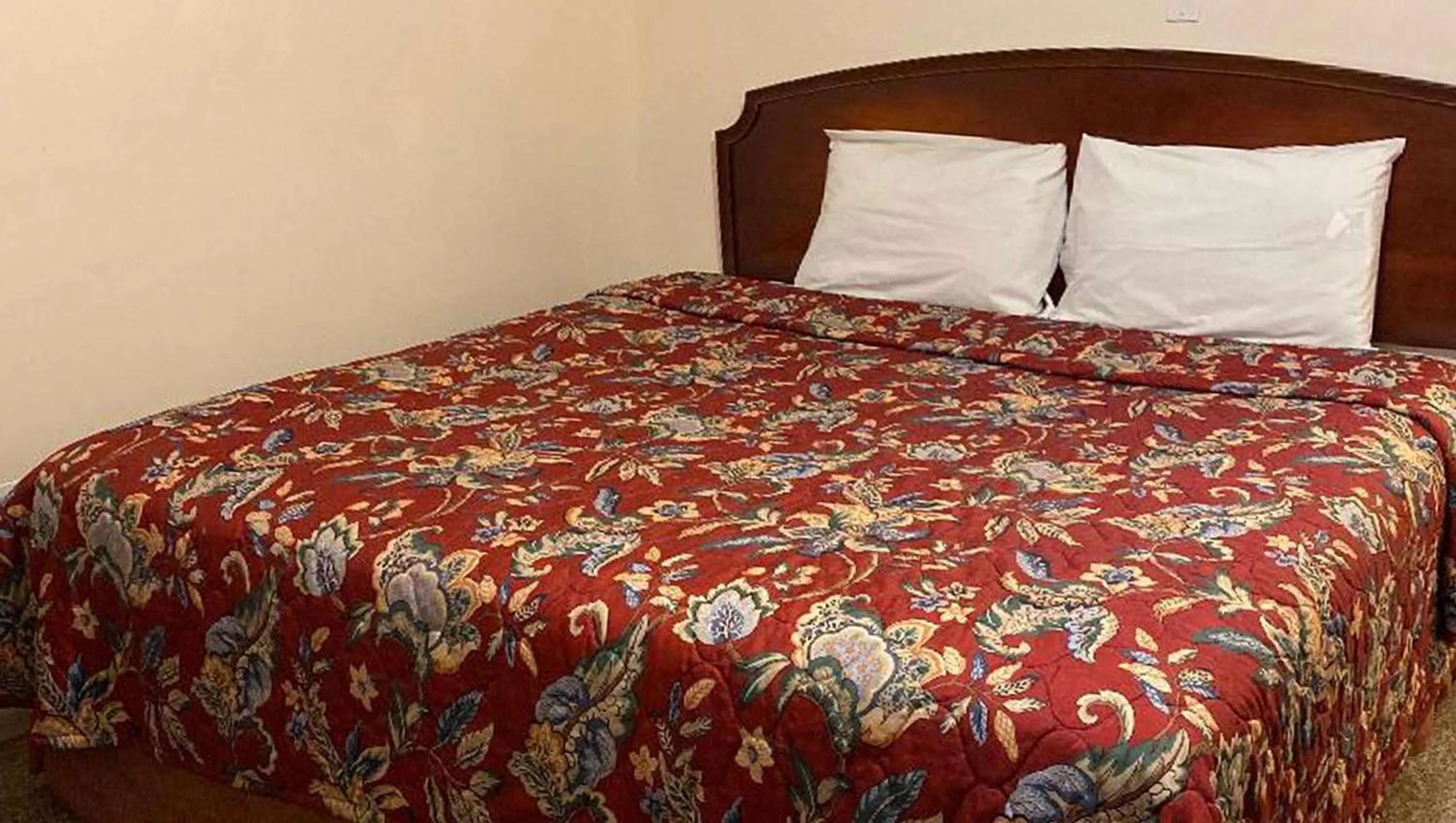 Photo of the whole room, Bed in Country Place Inn and Suites White Haven