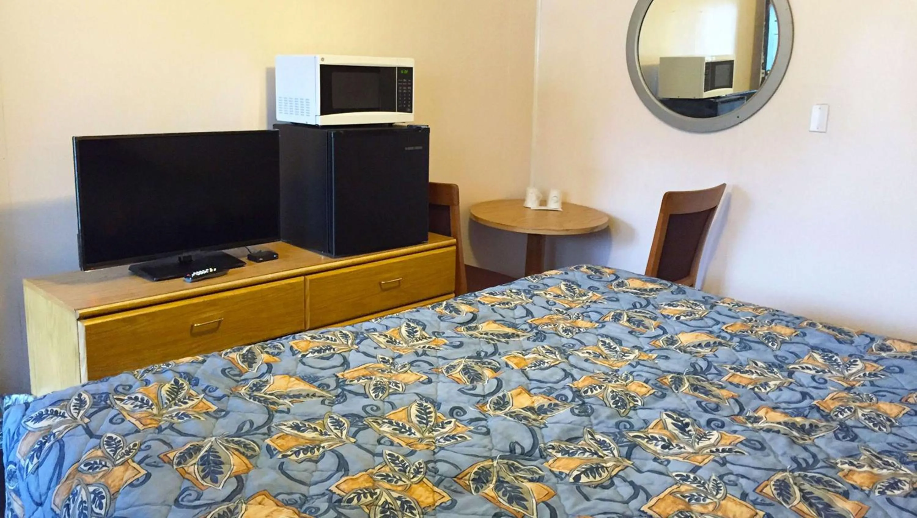 Photo of the whole room, Bed in Country Place Inn and Suites White Haven