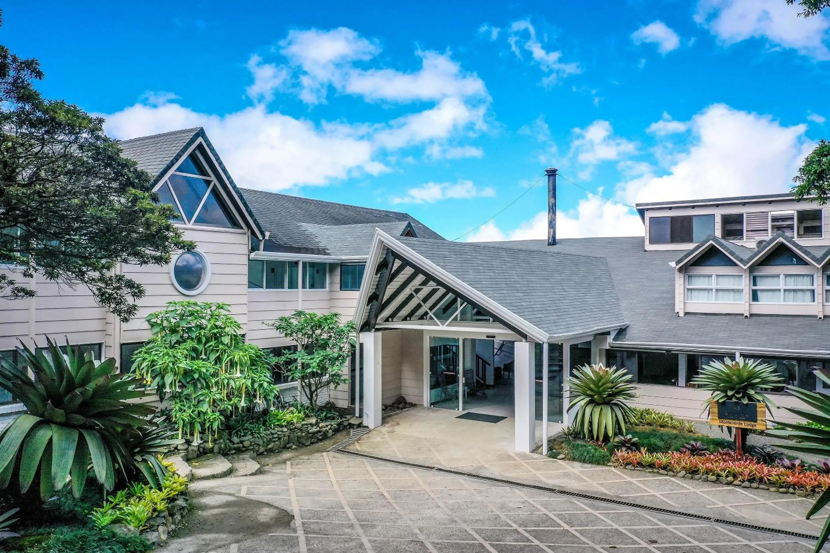 Property building in Monteverde Lodge