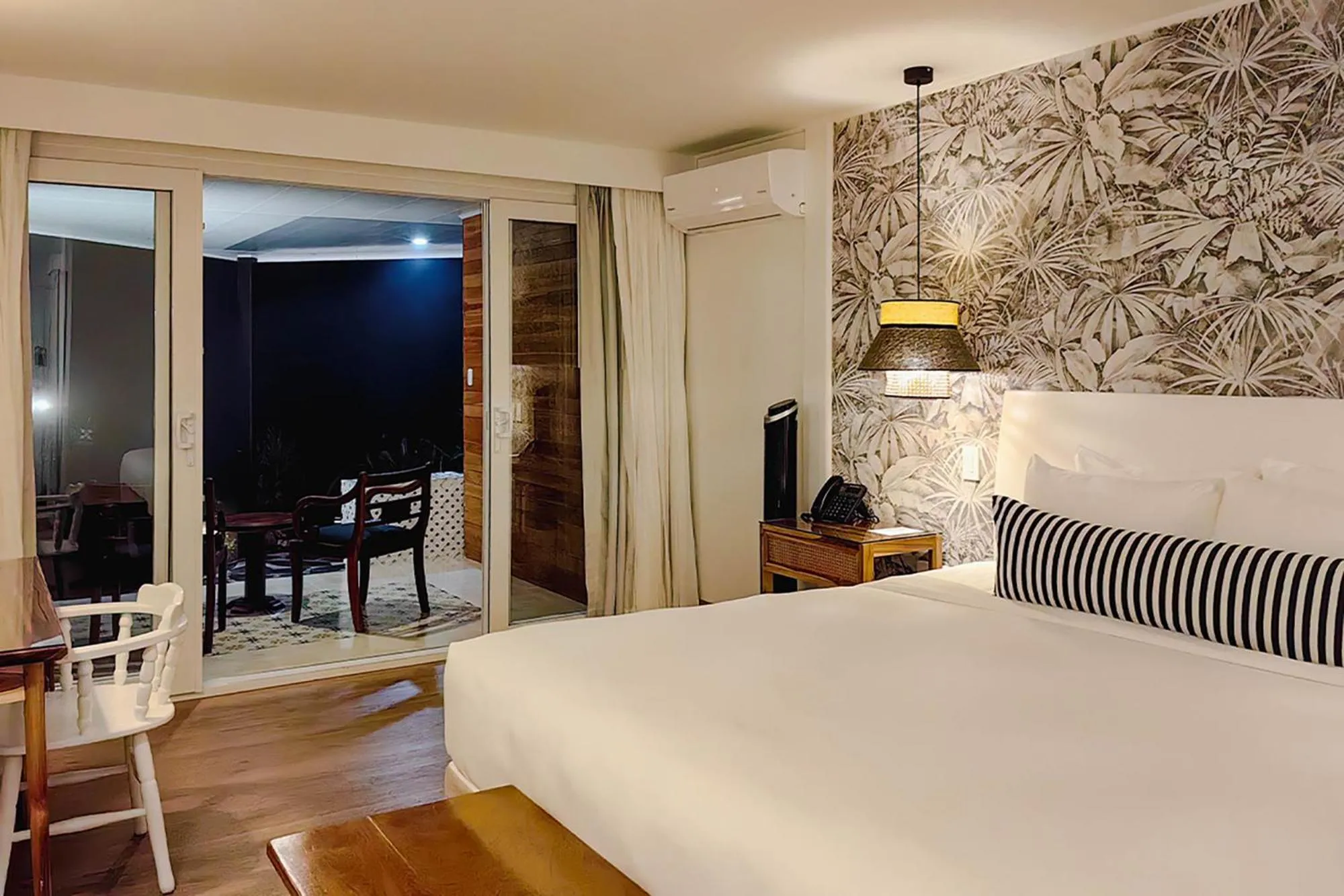 Bed in Monteverde Lodge