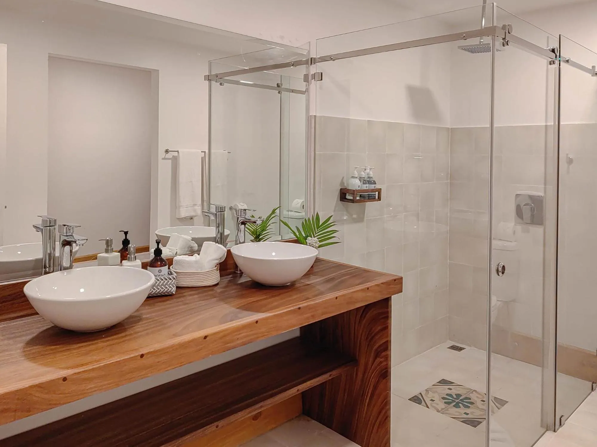 Shower in Monteverde Lodge